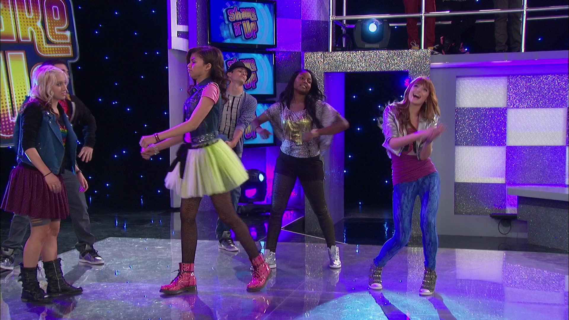 Shake_It_Up_S02E05_Doctor_It_Up_1080p_BTD_001497.jpg Shake_It_Up_S02E05_Doctor_It_Up_1080p_BTD_001497.jpg
