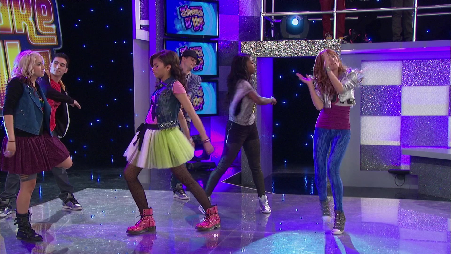 Shake_It_Up_S02E05_Doctor_It_Up_1080p_BTD_001498.jpg Shake_It_Up_S02E05_Doctor_It_Up_1080p_BTD_001498.jpg