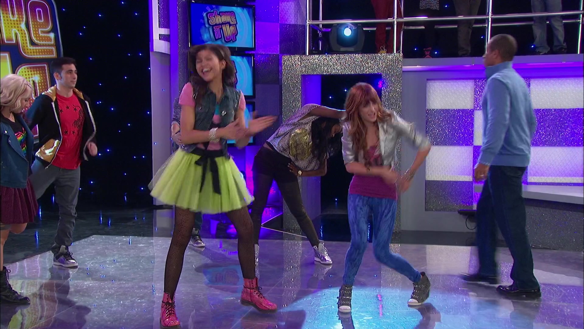 Shake_It_Up_S02E05_Doctor_It_Up_1080p_BTD_001513.jpg