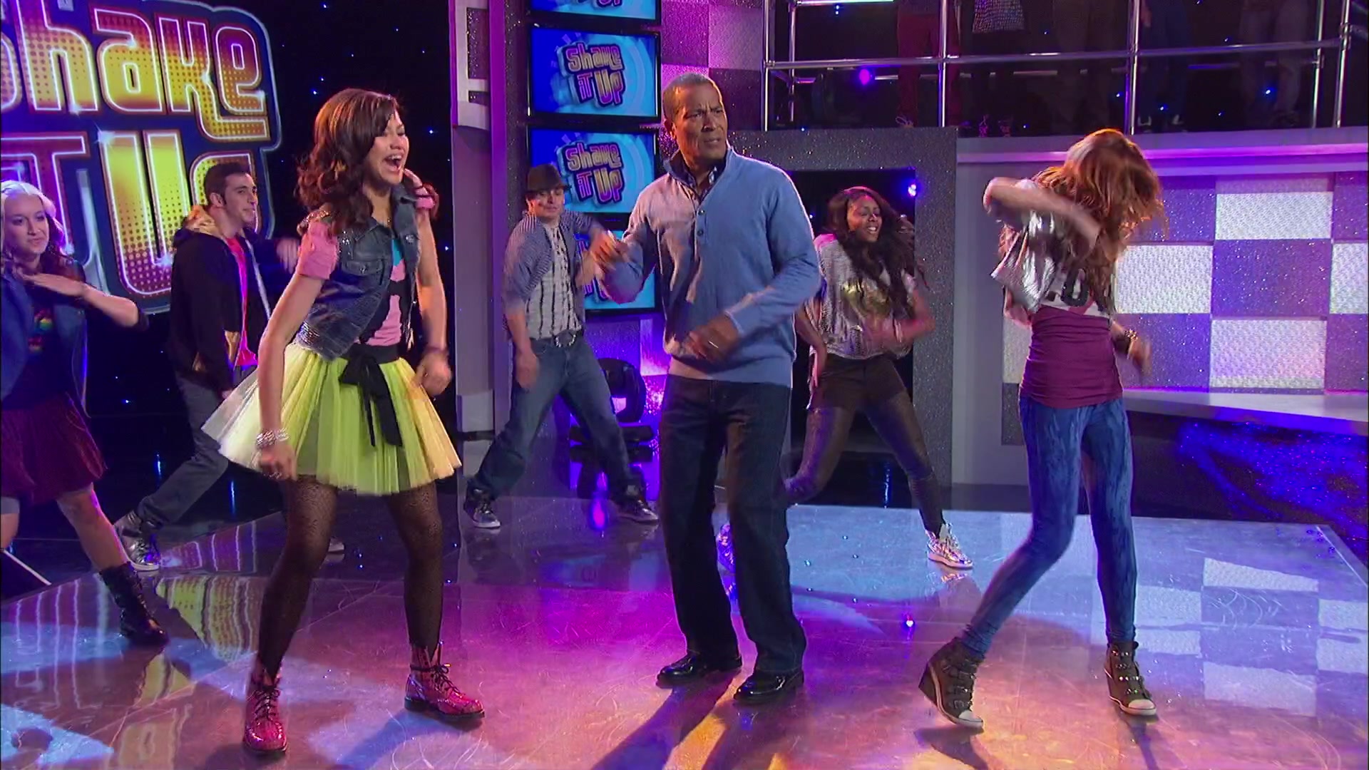 Shake_It_Up_S02E05_Doctor_It_Up_1080p_BTD_001547.jpg
