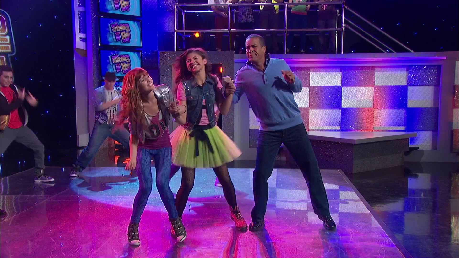 Shake_It_Up_S02E05_Doctor_It_Up_1080p_BTD_001569.jpg Shake_It_Up_S02E05_Doctor_It_Up_1080p_BTD_001569.jpg