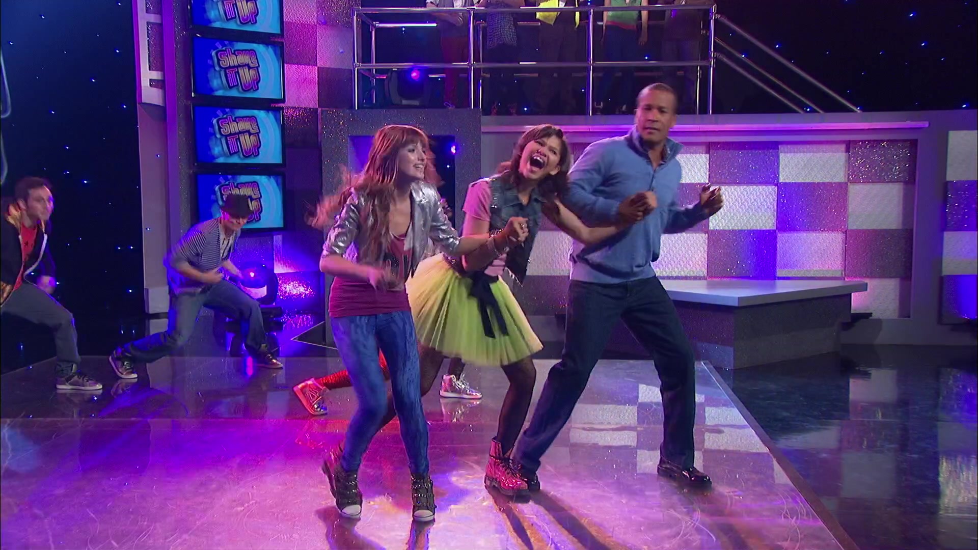 Shake_It_Up_S02E05_Doctor_It_Up_1080p_BTD_001572.jpg