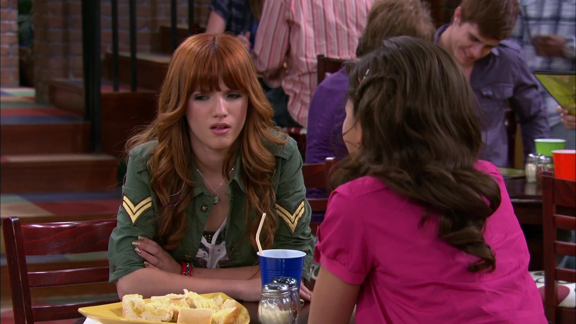 Shake_It_Up_S02E05_Doctor_It_Up_1080p_BTD_002065.jpg Shake_It_Up_S02E05_Doctor_It_Up_1080p_BTD_002065.jpg