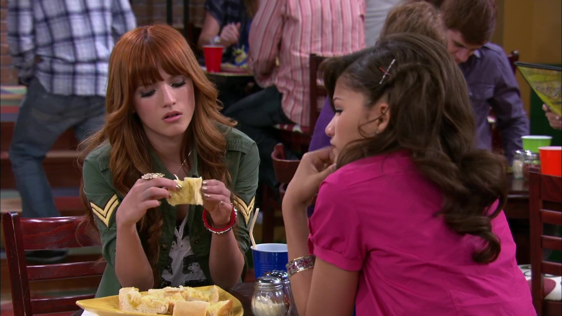 Shake_It_Up_S02E05_Doctor_It_Up_1080p_BTD_002071.jpg Shake_It_Up_S02E05_Doctor_It_Up_1080p_BTD_002071.jpg