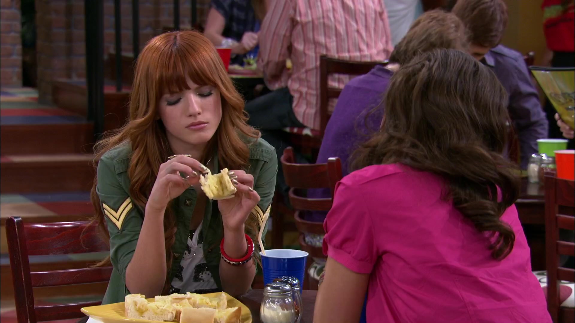 Shake_It_Up_S02E05_Doctor_It_Up_1080p_BTD_002086.jpg Shake_It_Up_S02E05_Doctor_It_Up_1080p_BTD_002086.jpg