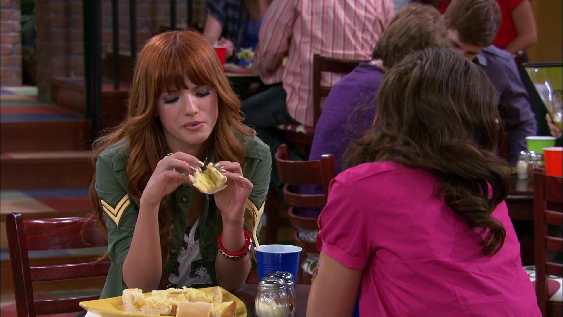 Shake_It_Up_S02E05_Doctor_It_Up_1080p_BTD_002088.jpg Shake_It_Up_S02E05_Doctor_It_Up_1080p_BTD_002088.jpg