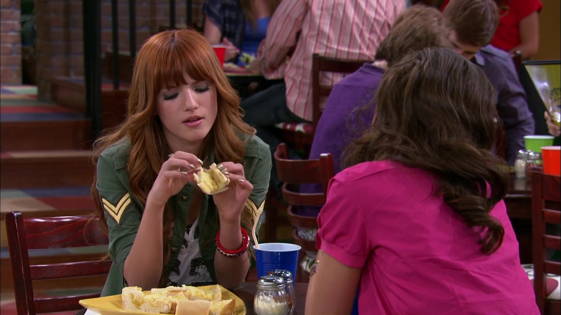Shake_It_Up_S02E05_Doctor_It_Up_1080p_BTD_002089.jpg