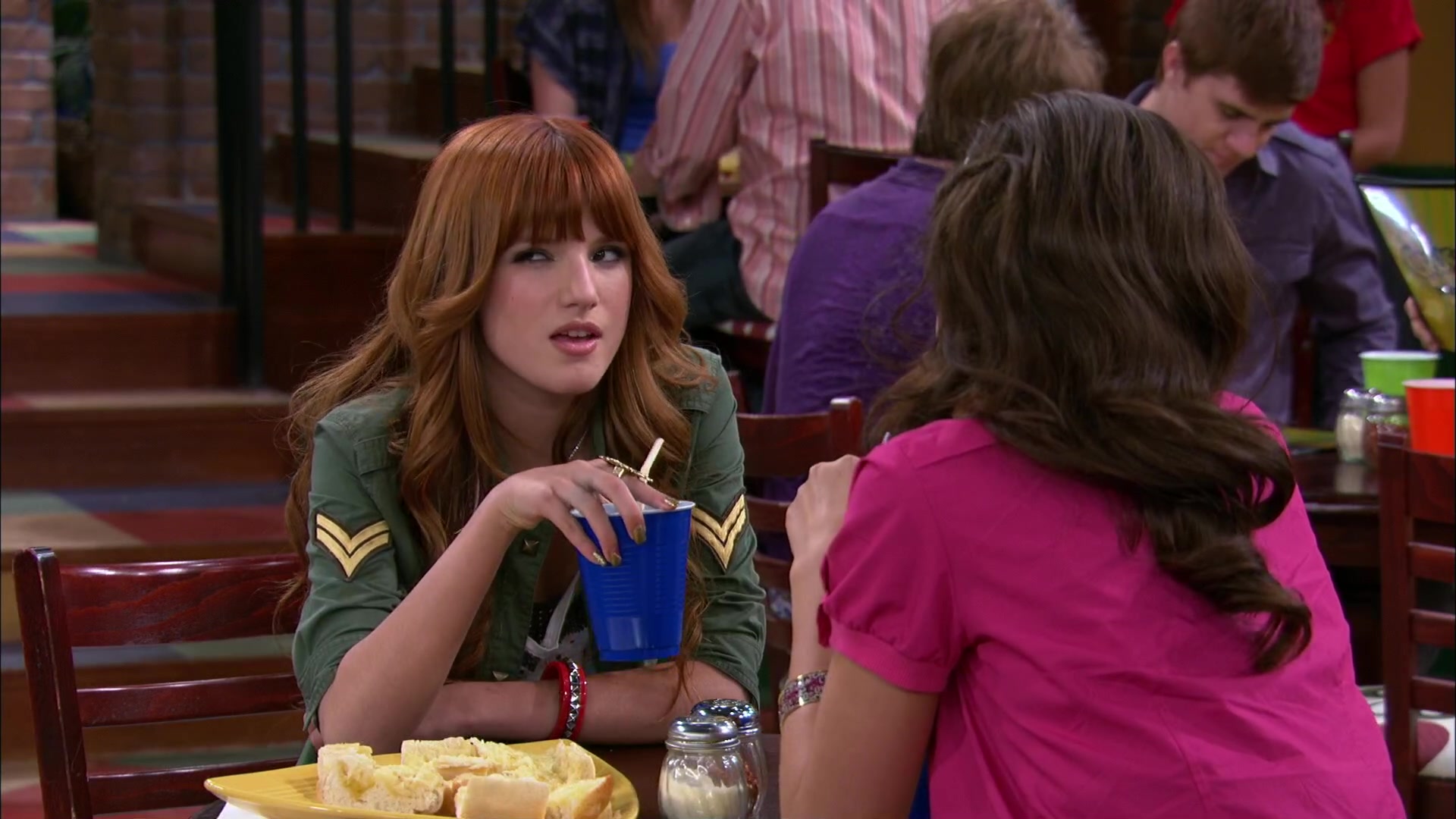 Shake_It_Up_S02E05_Doctor_It_Up_1080p_BTD_002105.jpg
