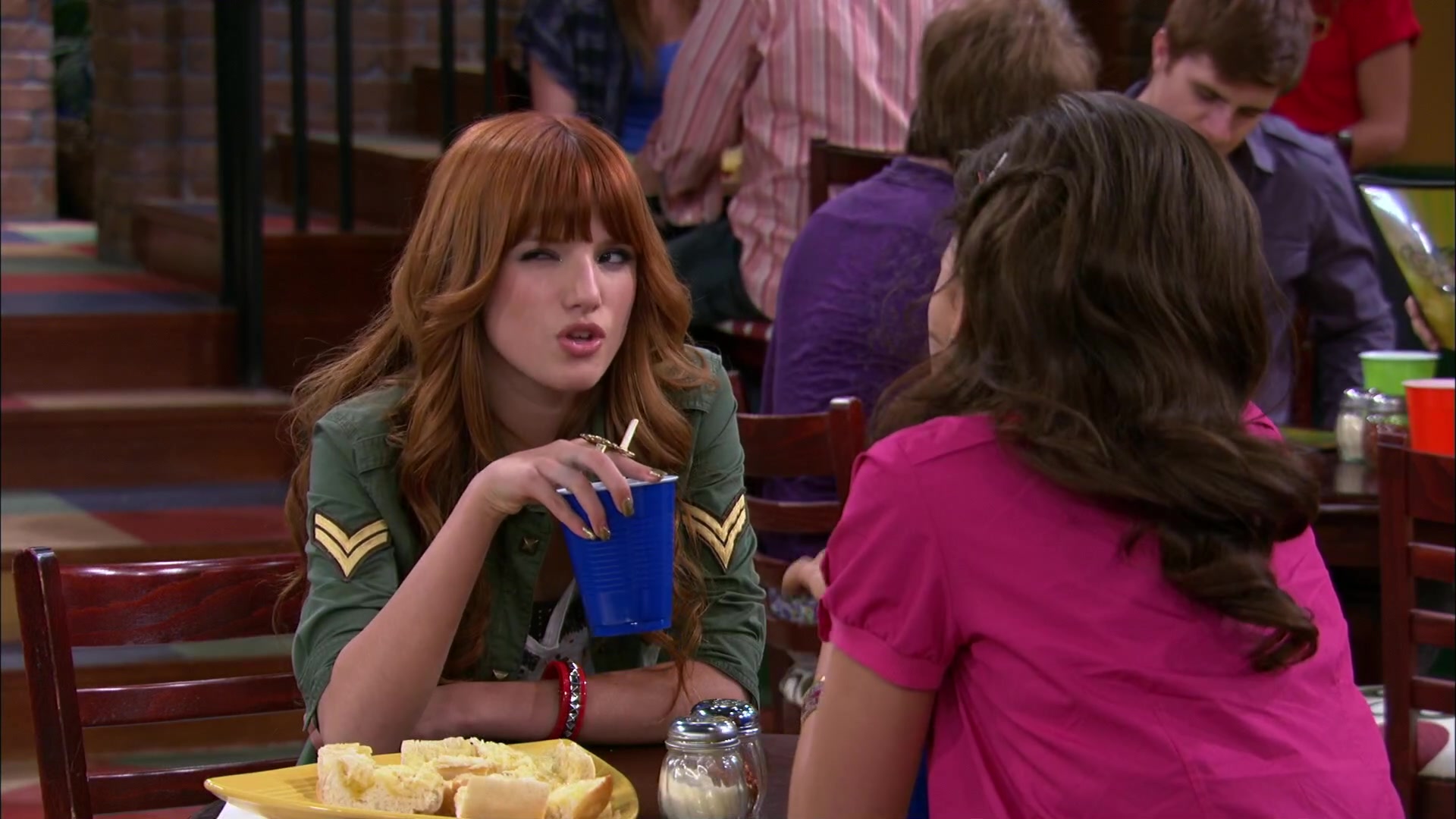 Shake_It_Up_S02E05_Doctor_It_Up_1080p_BTD_002106.jpg