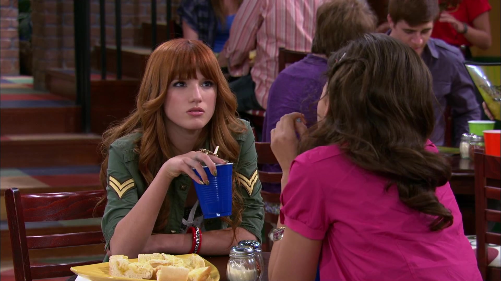 Shake_It_Up_S02E05_Doctor_It_Up_1080p_BTD_002107.jpg Shake_It_Up_S02E05_Doctor_It_Up_1080p_BTD_002107.jpg