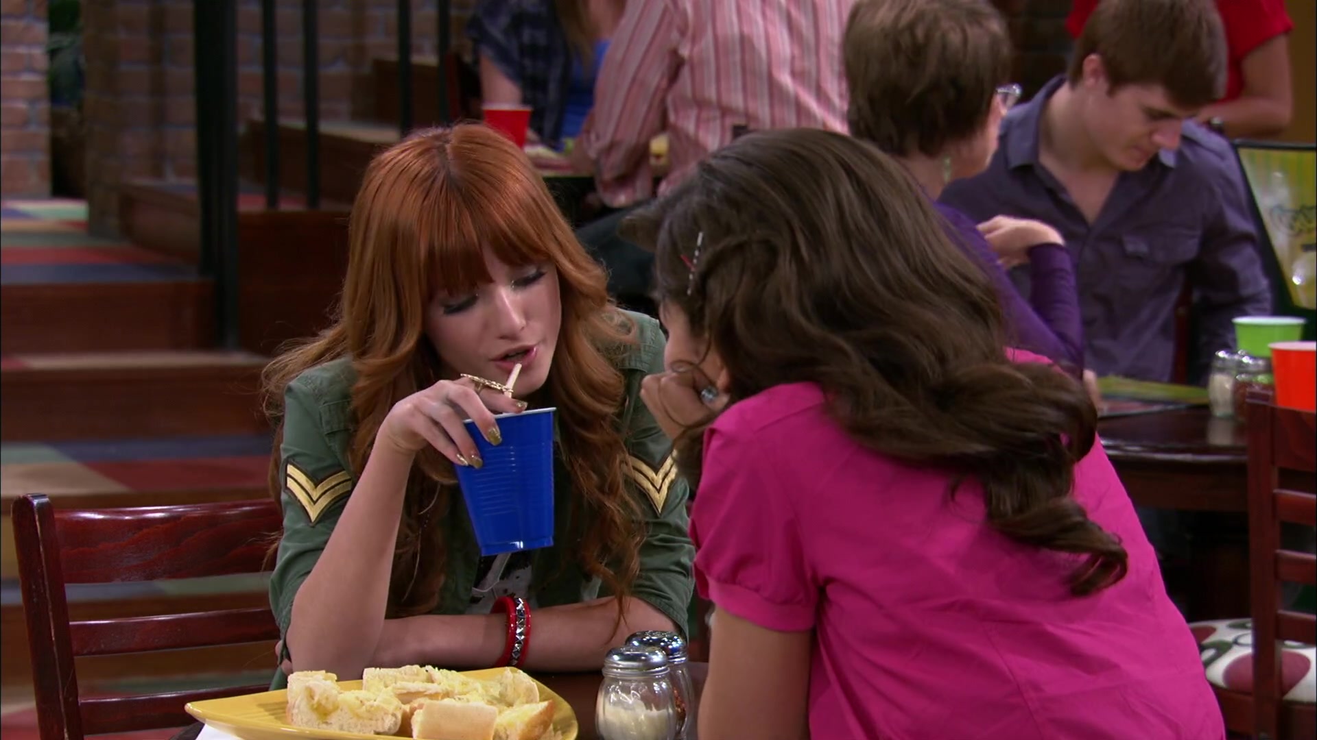 Shake_It_Up_S02E05_Doctor_It_Up_1080p_BTD_002111.jpg Shake_It_Up_S02E05_Doctor_It_Up_1080p_BTD_002111.jpg