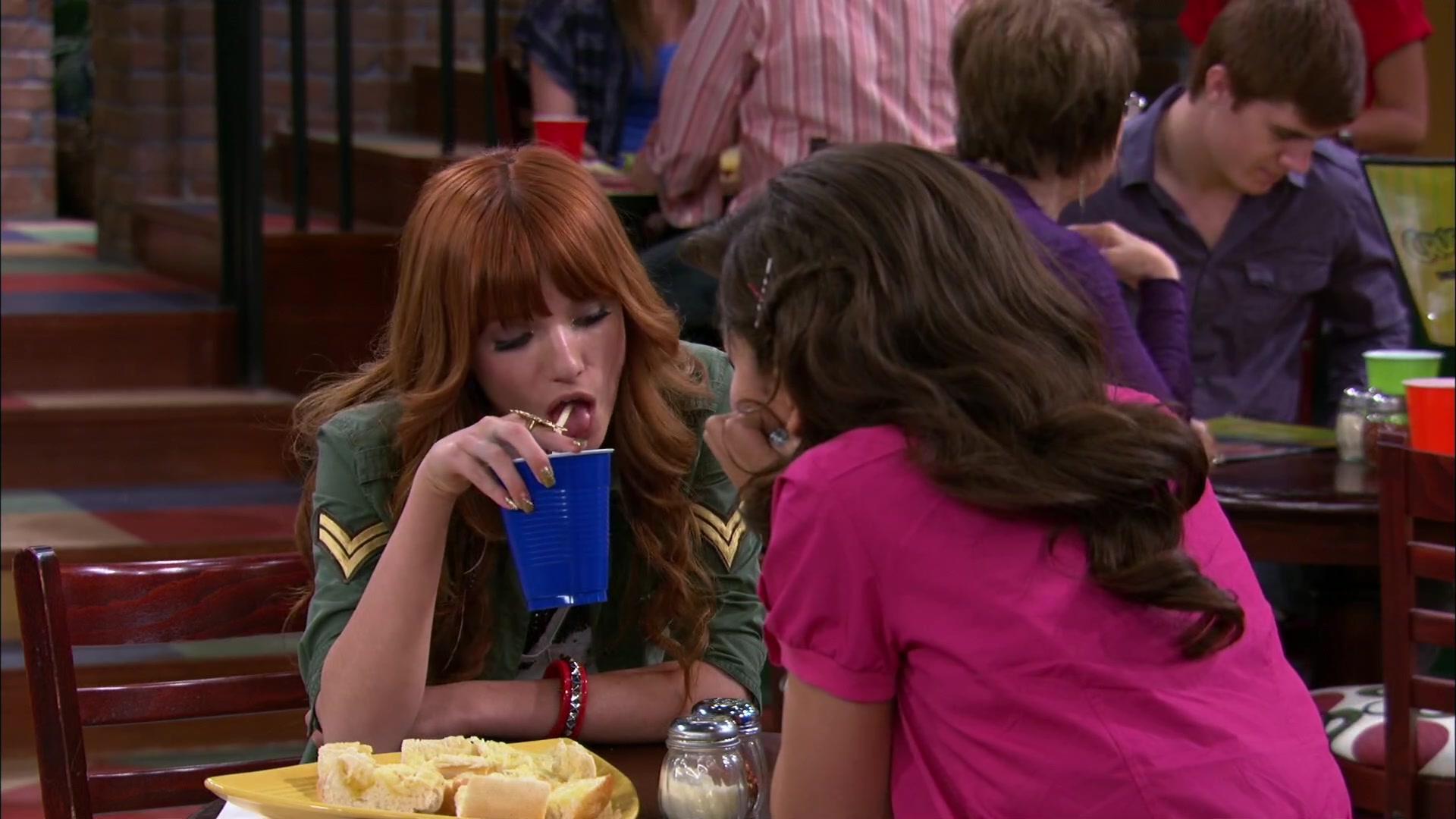 Shake_It_Up_S02E05_Doctor_It_Up_1080p_BTD_002112.jpg