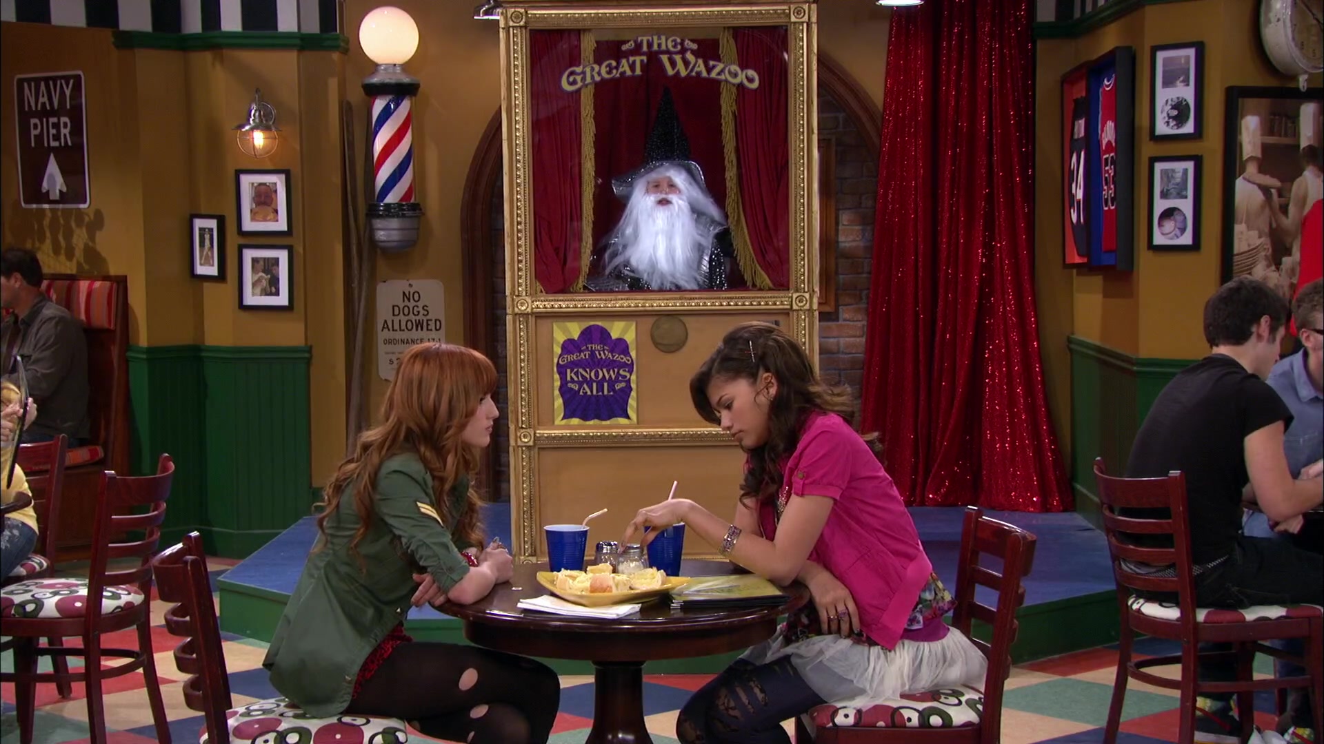 Shake_It_Up_S02E05_Doctor_It_Up_1080p_BTD_002124.jpg Shake_It_Up_S02E05_Doctor_It_Up_1080p_BTD_002124.jpg