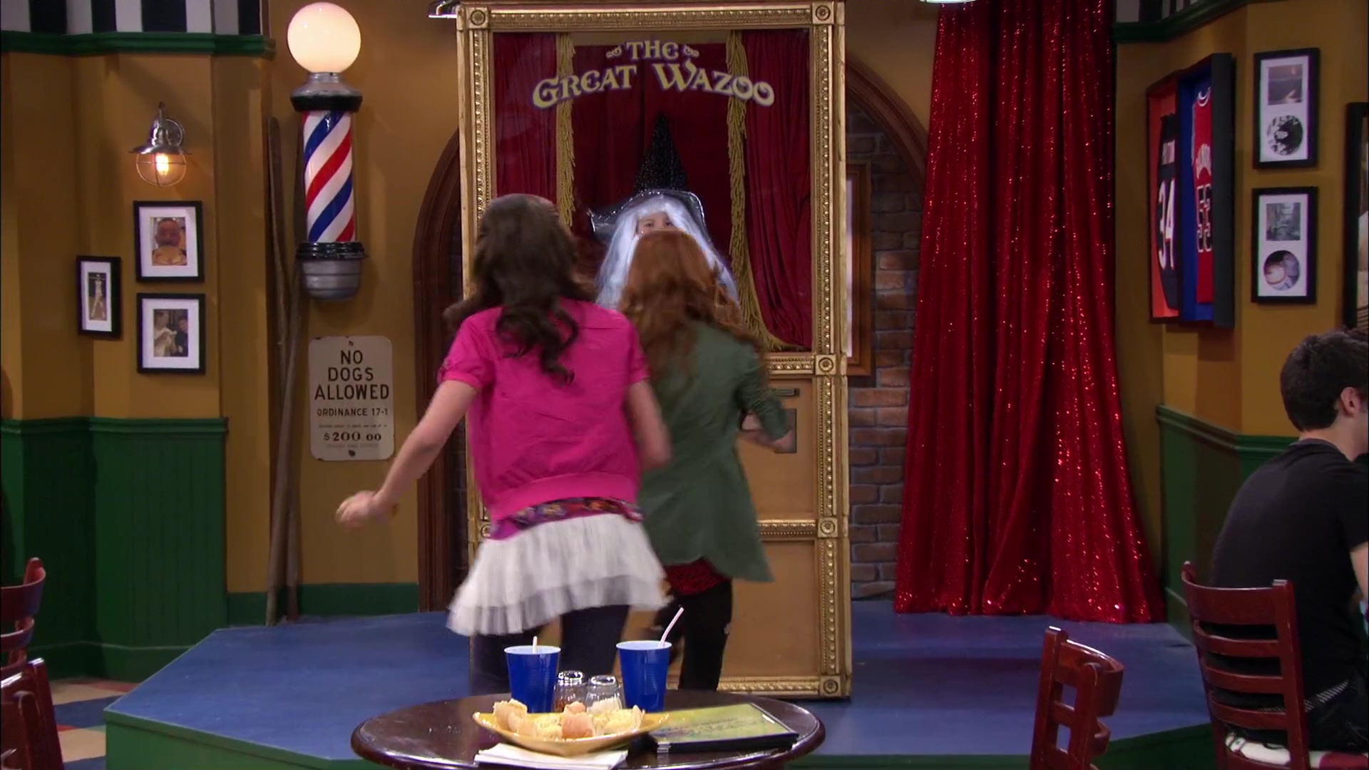 Shake_It_Up_S02E05_Doctor_It_Up_1080p_BTD_002143.jpg Shake_It_Up_S02E05_Doctor_It_Up_1080p_BTD_002143.jpg