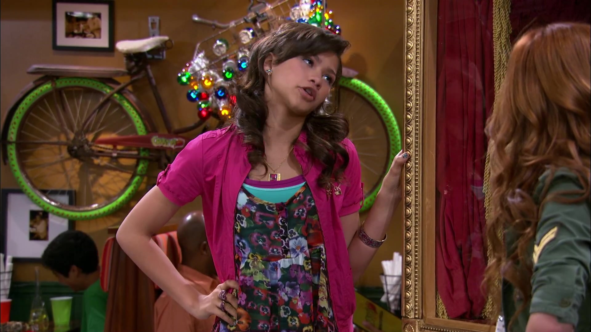 Shake_It_Up_S02E05_Doctor_It_Up_1080p_BTD_002155.jpg