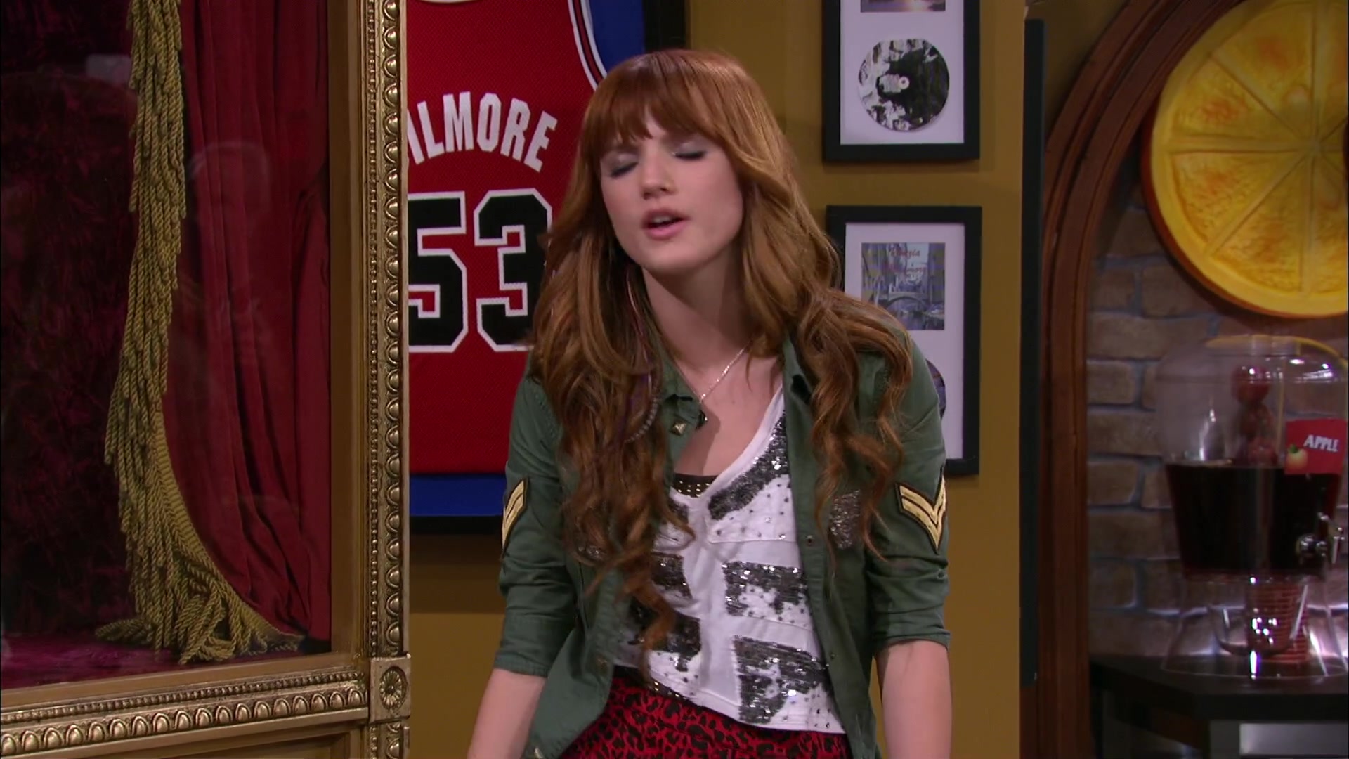 Shake_It_Up_S02E05_Doctor_It_Up_1080p_BTD_002177.jpg Shake_It_Up_S02E05_Doctor_It_Up_1080p_BTD_002177.jpg