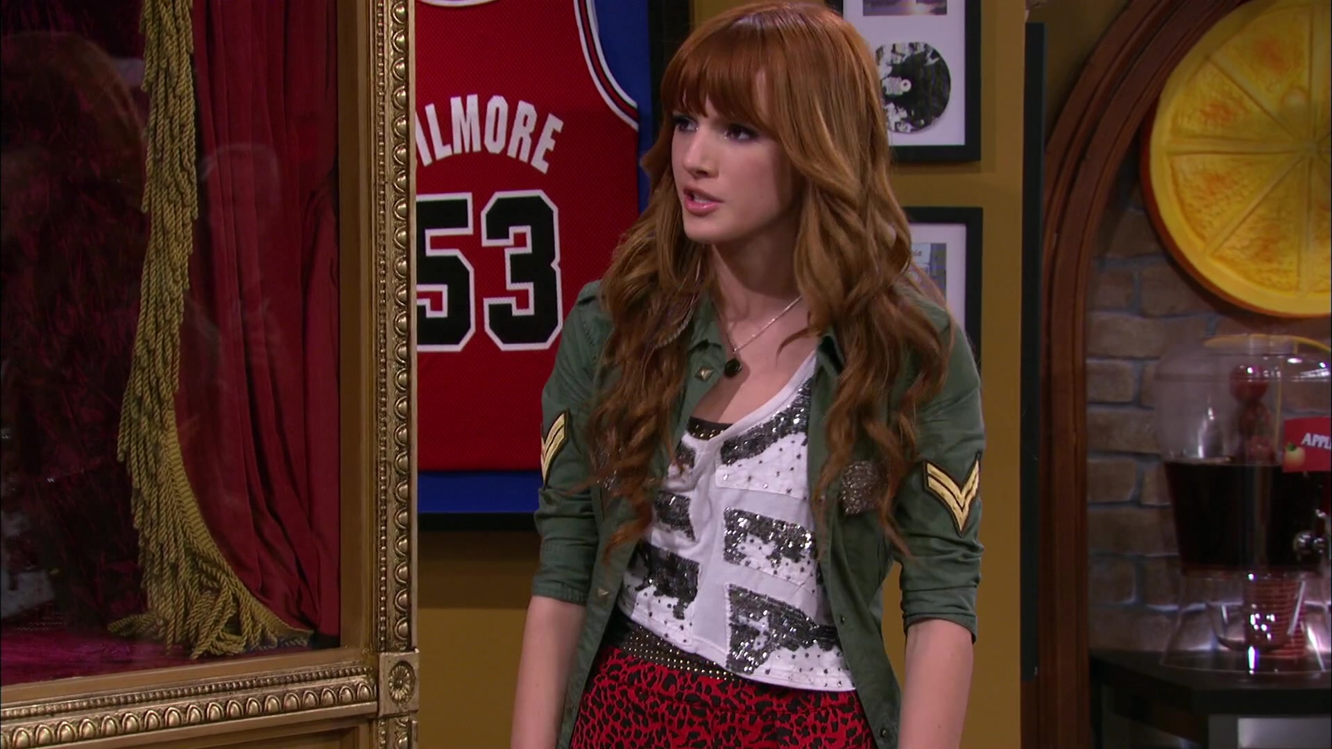 Shake_It_Up_S02E05_Doctor_It_Up_1080p_BTD_002179.jpg Shake_It_Up_S02E05_Doctor_It_Up_1080p_BTD_002179.jpg
