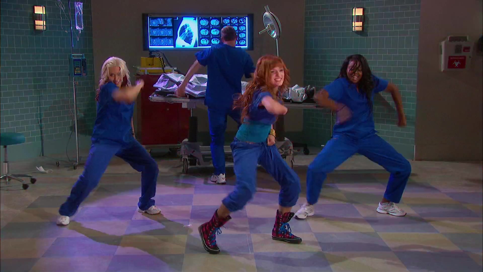 Shake_It_Up_S02E05_Doctor_It_Up_1080p_BTD_002350.jpg Shake_It_Up_S02E05_Doctor_It_Up_1080p_BTD_002350.jpg