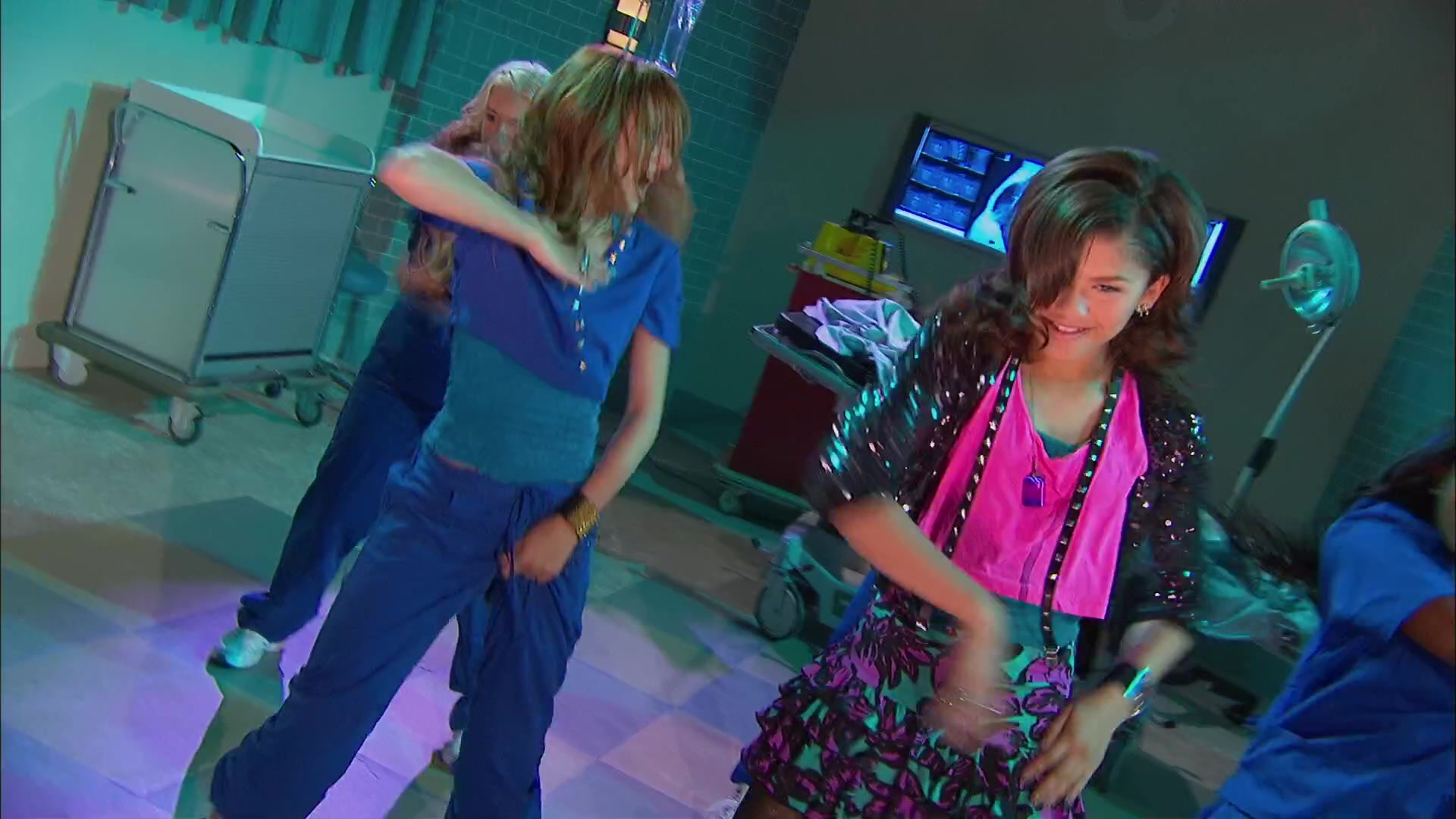 Shake_It_Up_S02E05_Doctor_It_Up_1080p_BTD_002409.jpg Shake_It_Up_S02E05_Doctor_It_Up_1080p_BTD_002409.jpg
