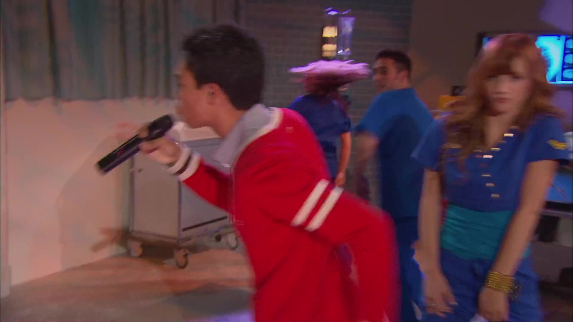 Shake_It_Up_S02E05_Doctor_It_Up_1080p_BTD_002471.jpg
