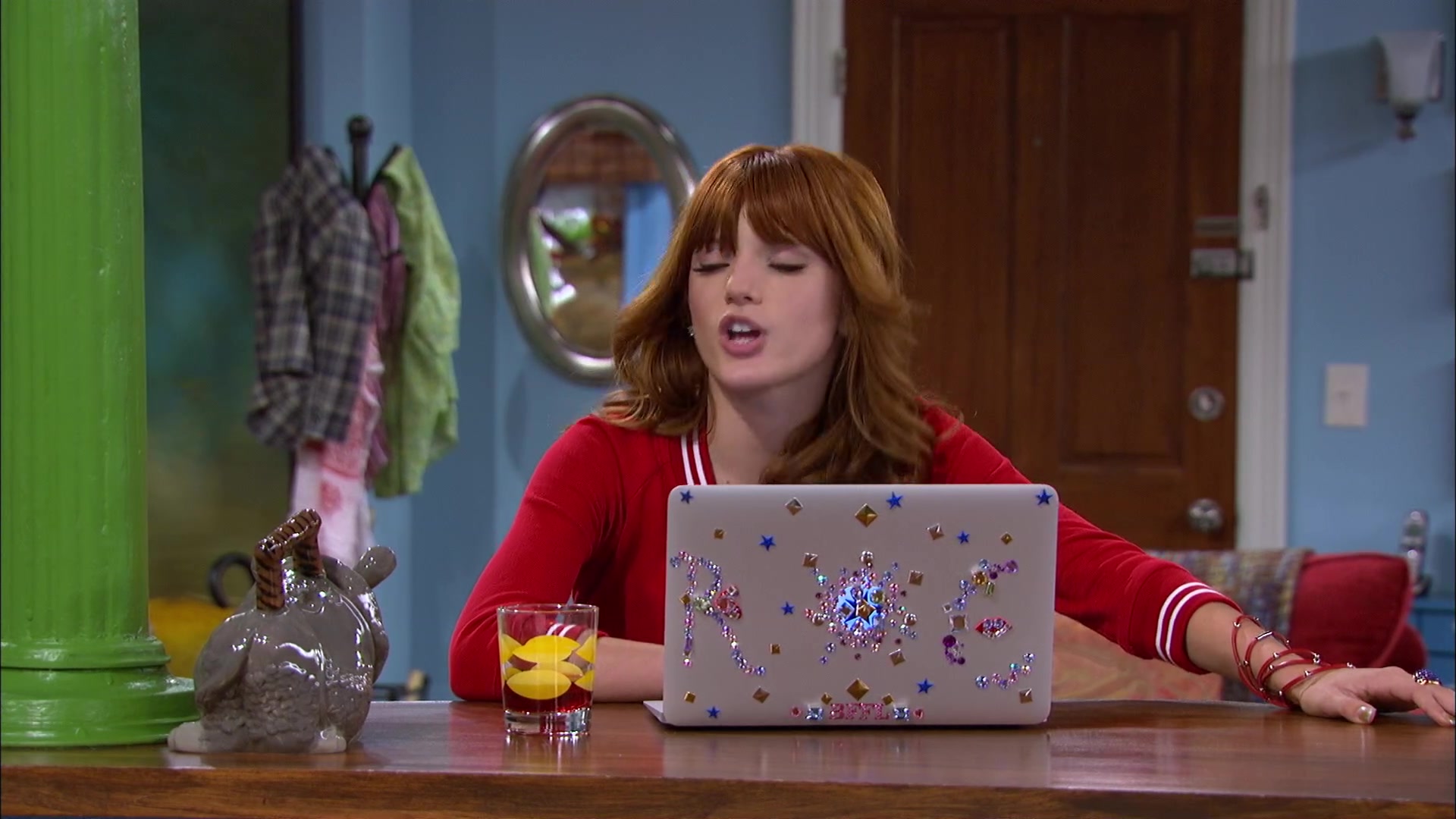 Shake_It_Up_S02E06_Review_It_Up_1080p_BTD_000080.jpg Shake_It_Up_S02E06_Review_It_Up_1080p_BTD_000080.jpg