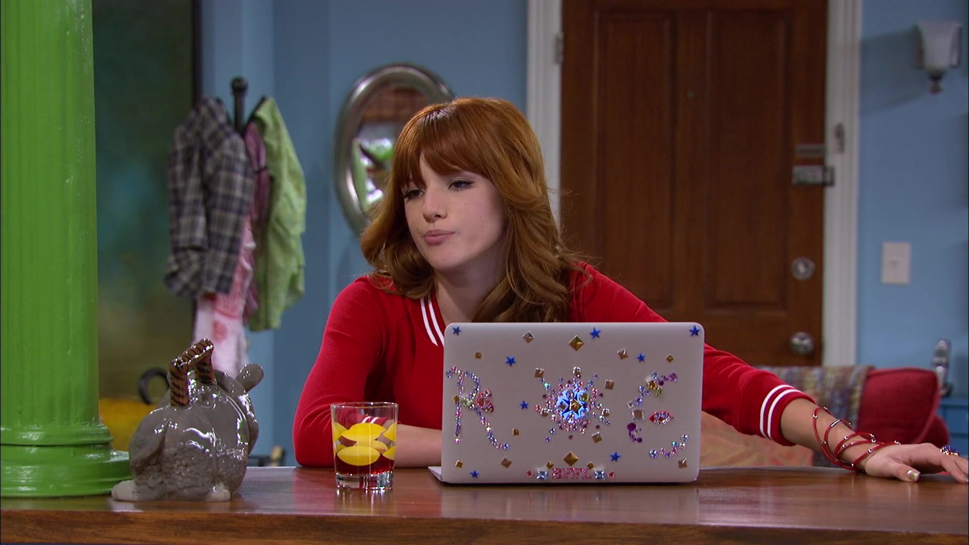 Shake_It_Up_S02E06_Review_It_Up_1080p_BTD_000082.jpg Shake_It_Up_S02E06_Review_It_Up_1080p_BTD_000082.jpg