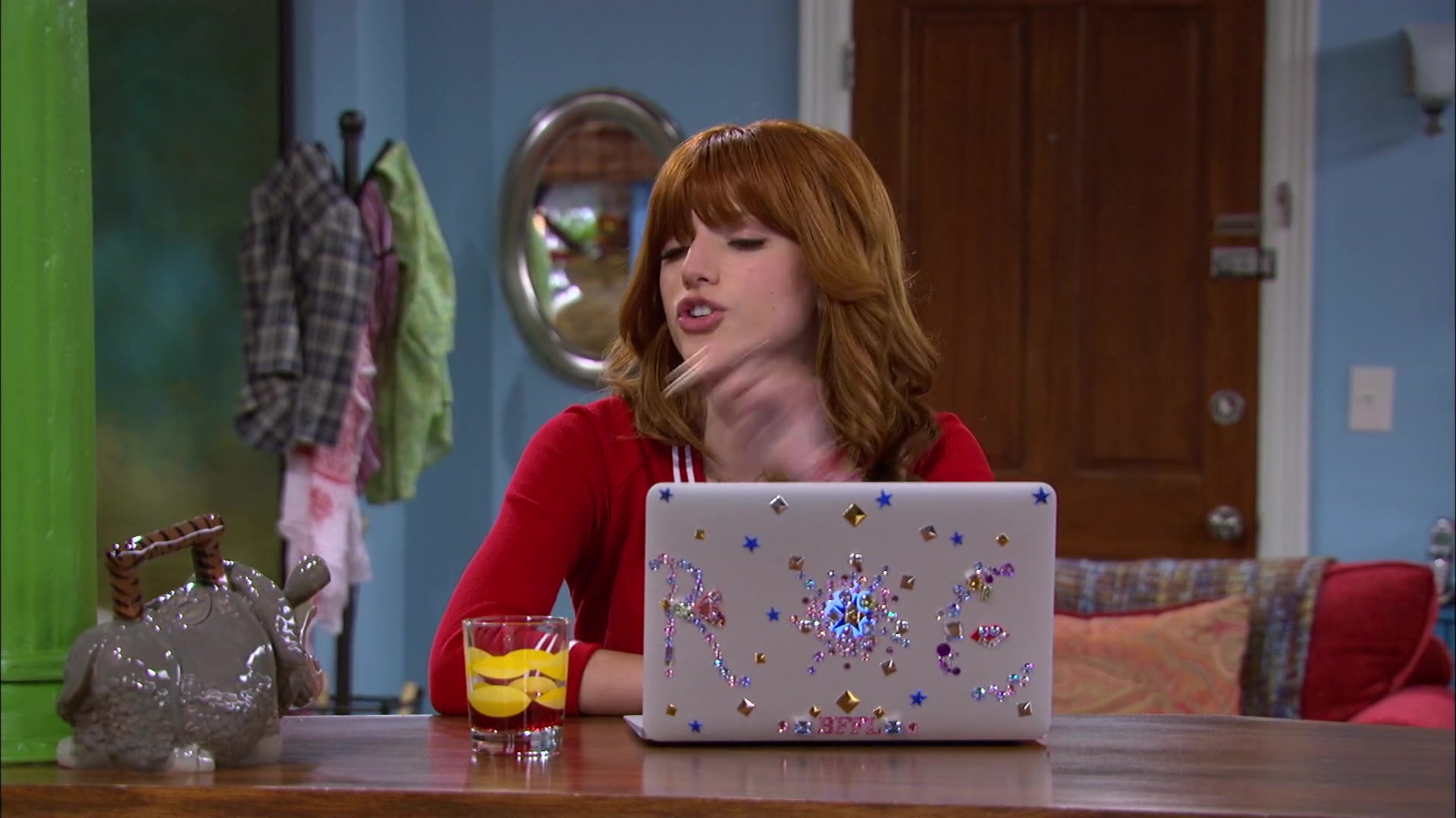 Shake_It_Up_S02E06_Review_It_Up_1080p_BTD_000096.jpg