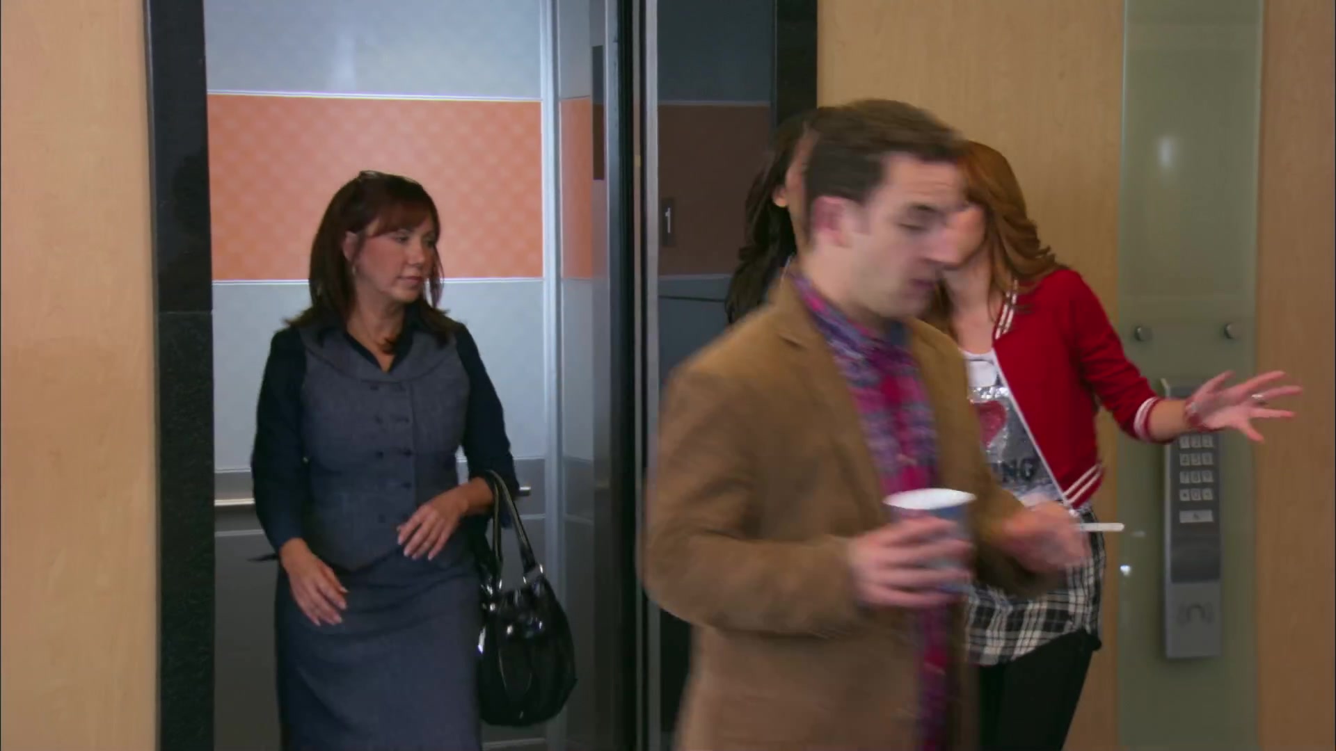 Shake_It_Up_S02E06_Review_It_Up_1080p_BTD_000655.jpg