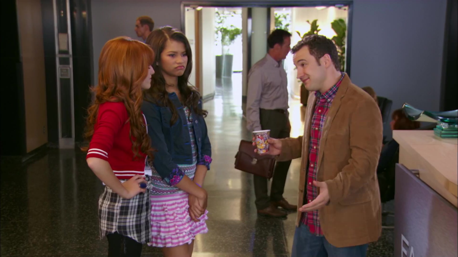 Shake_It_Up_S02E06_Review_It_Up_1080p_BTD_000725.jpg