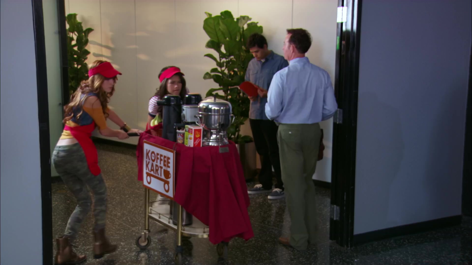 Shake_It_Up_S02E06_Review_It_Up_1080p_BTD_001427.jpg