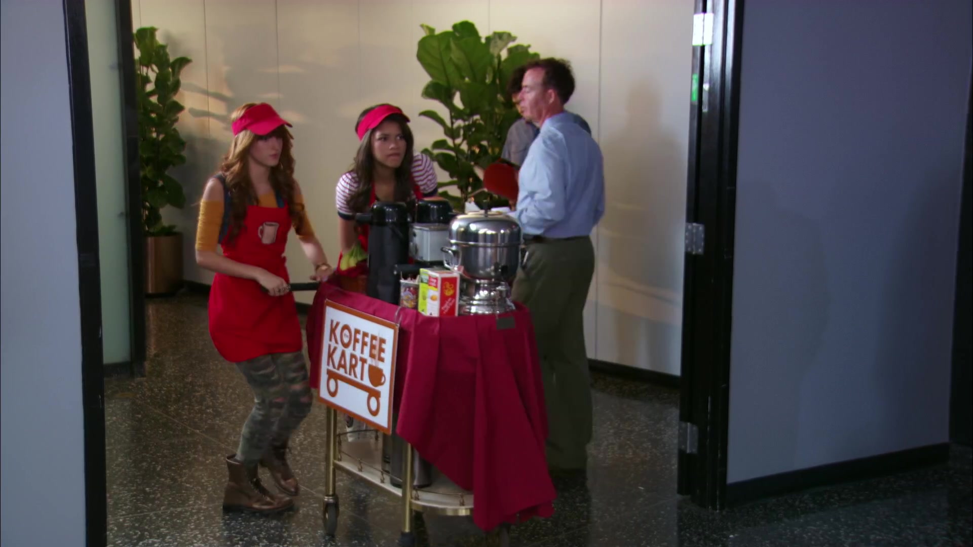Shake_It_Up_S02E06_Review_It_Up_1080p_BTD_001429.jpg Shake_It_Up_S02E06_Review_It_Up_1080p_BTD_001429.jpg