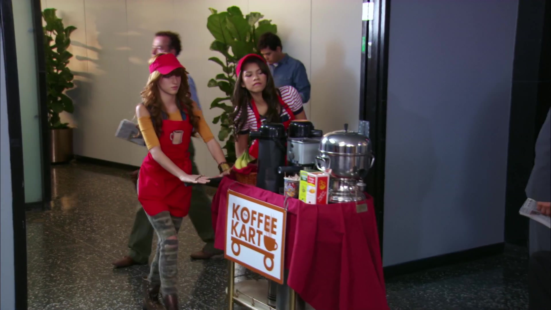 Shake_It_Up_S02E06_Review_It_Up_1080p_BTD_001432.jpg