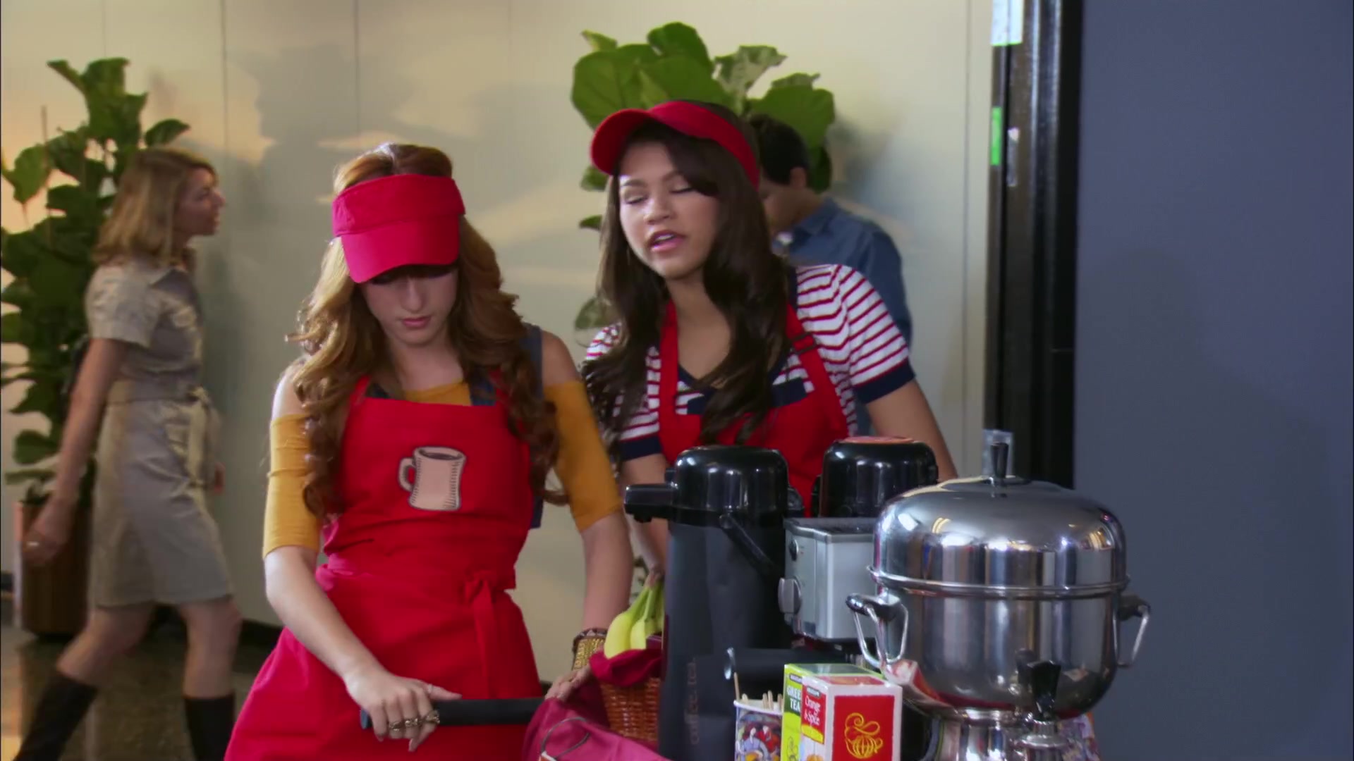 Shake_It_Up_S02E06_Review_It_Up_1080p_BTD_001435.jpg Shake_It_Up_S02E06_Review_It_Up_1080p_BTD_001435.jpg