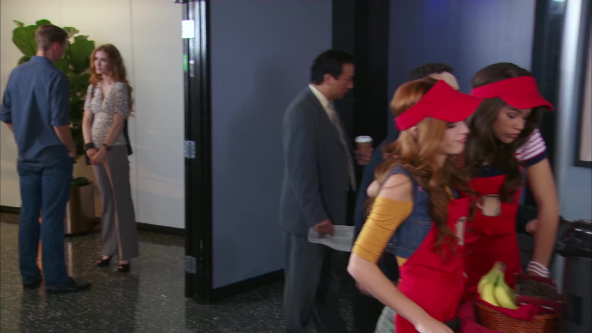 Shake_It_Up_S02E06_Review_It_Up_1080p_BTD_001529.jpg