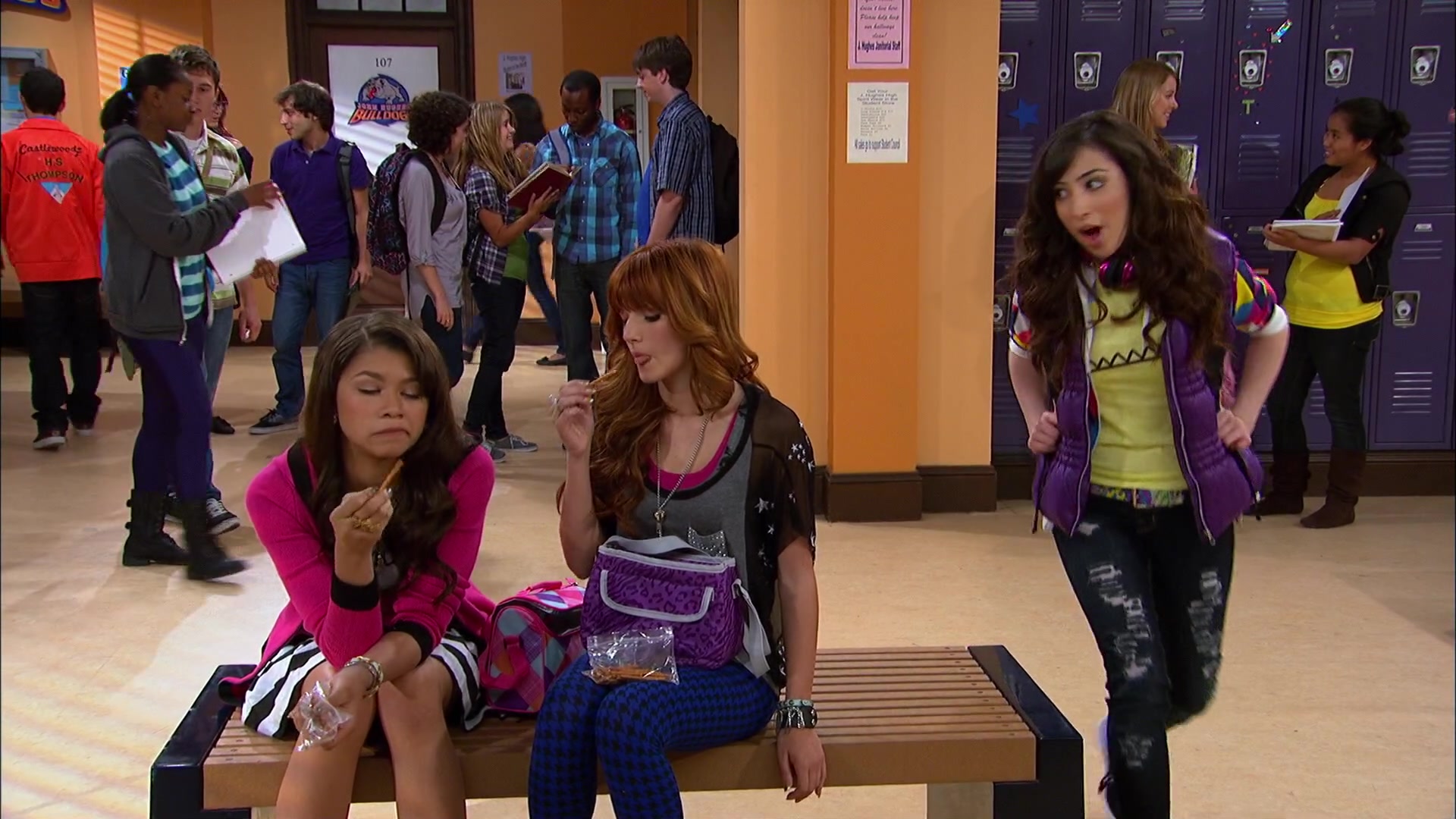 Shake_It_Up_S02E06_Review_It_Up_1080p_BTD_001987.jpg Shake_It_Up_S02E06_Review_It_Up_1080p_BTD_001987.jpg