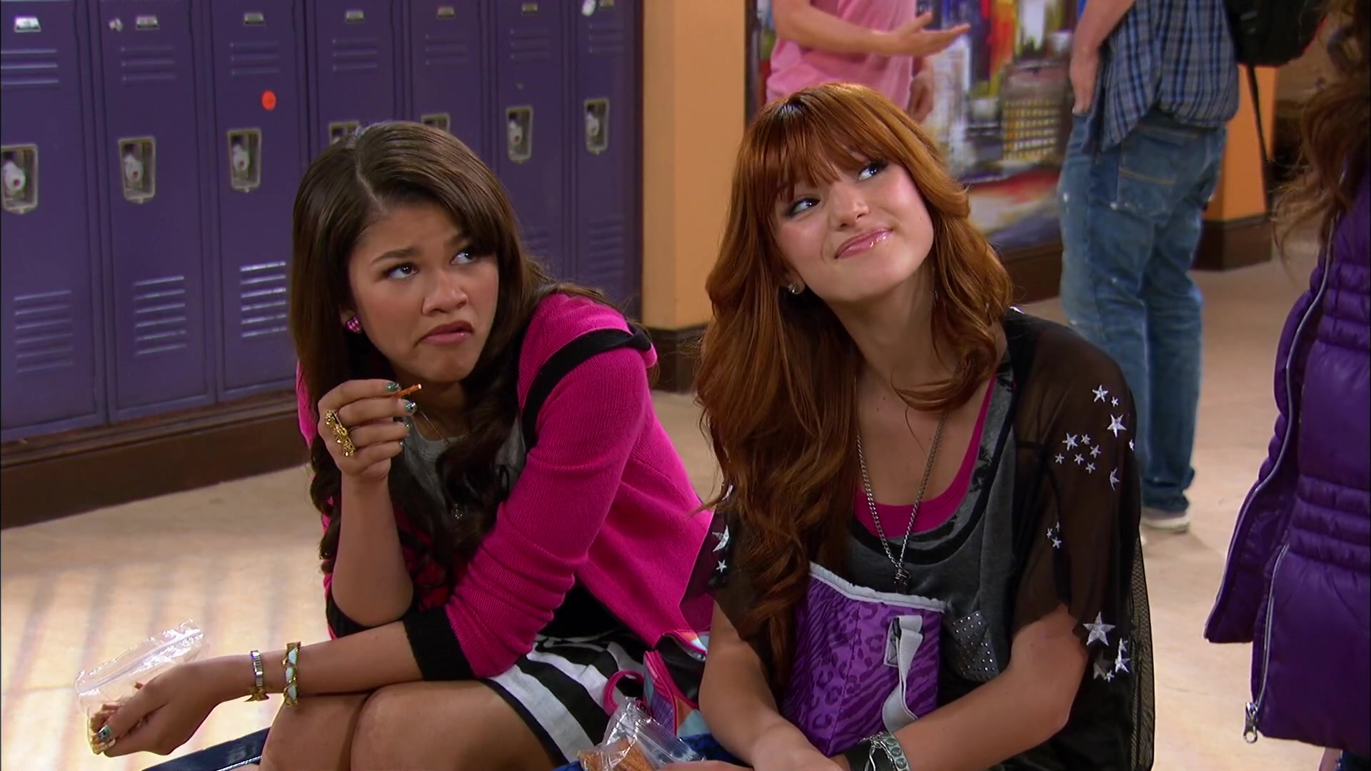 Shake_It_Up_S02E06_Review_It_Up_1080p_BTD_002021.jpg Shake_It_Up_S02E06_Review_It_Up_1080p_BTD_002021.jpg