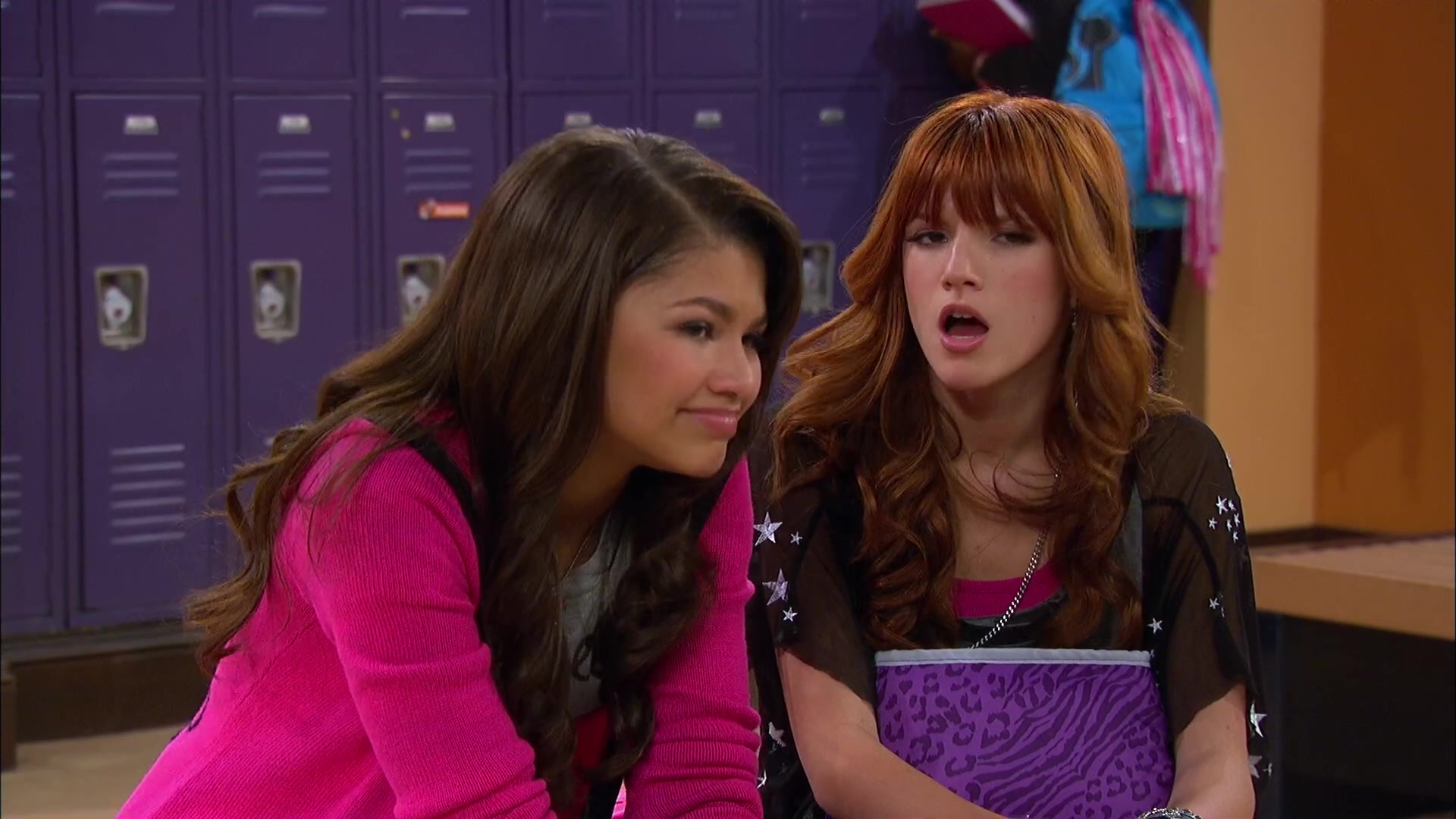 Shake_It_Up_S02E06_Review_It_Up_1080p_BTD_002061.jpg Shake_It_Up_S02E06_Review_It_Up_1080p_BTD_002061.jpg