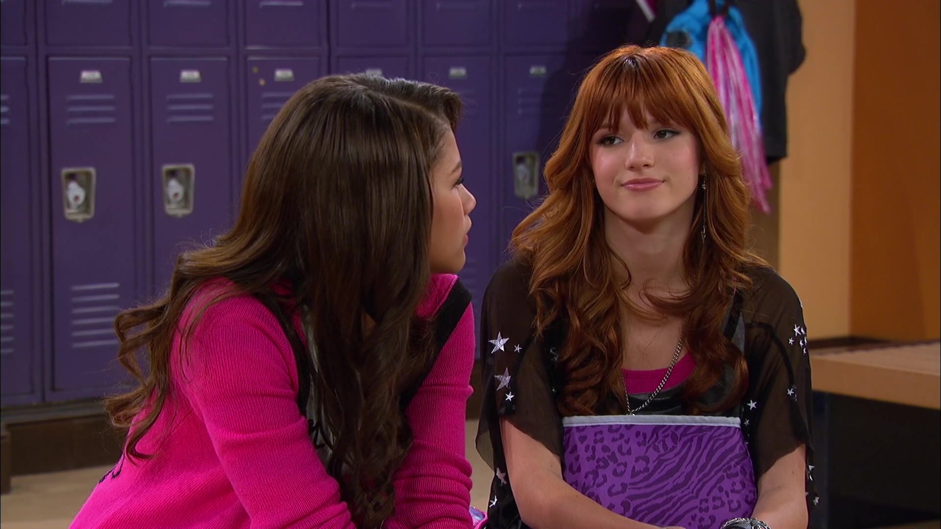 Shake_It_Up_S02E06_Review_It_Up_1080p_BTD_002072.jpg Shake_It_Up_S02E06_Review_It_Up_1080p_BTD_002072.jpg