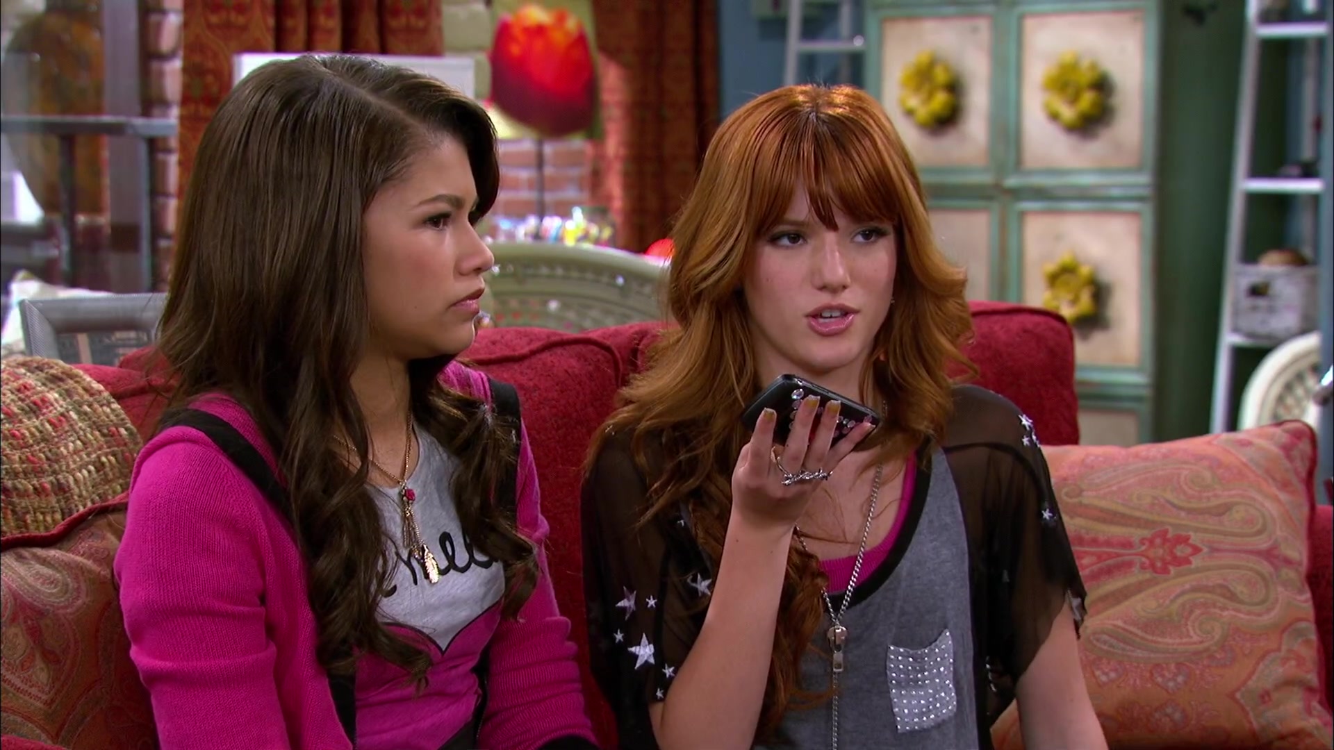 Shake_It_Up_S02E06_Review_It_Up_1080p_BTD_002147.jpg Shake_It_Up_S02E06_Review_It_Up_1080p_BTD_002147.jpg
