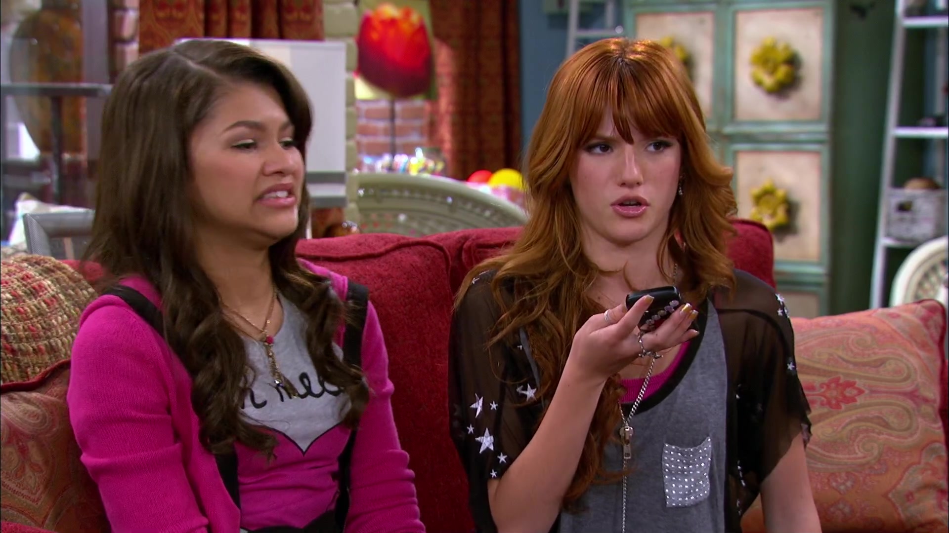 Shake_It_Up_S02E06_Review_It_Up_1080p_BTD_002158.jpg Shake_It_Up_S02E06_Review_It_Up_1080p_BTD_002158.jpg
