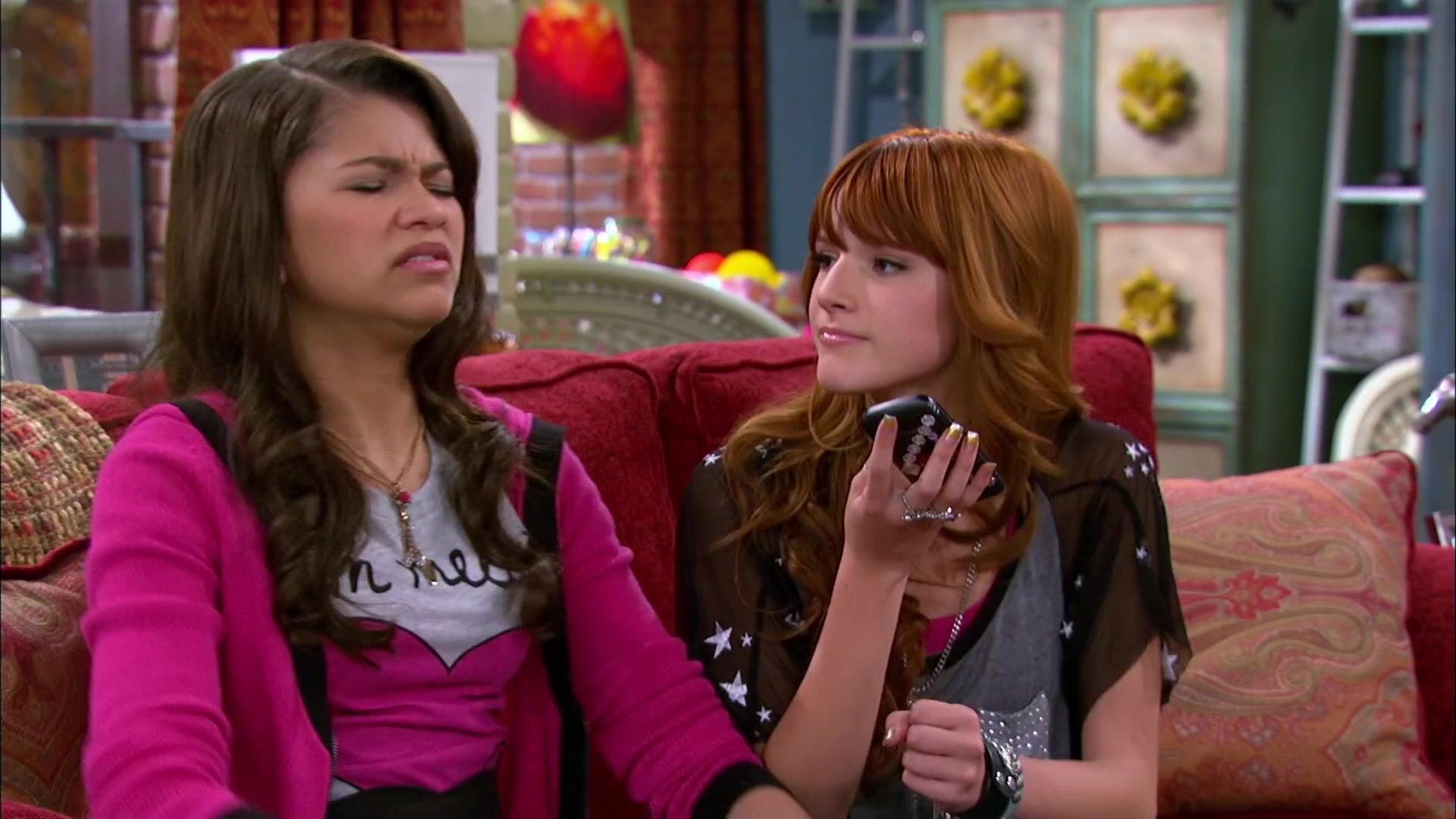 Shake_It_Up_S02E06_Review_It_Up_1080p_BTD_002191.jpg Shake_It_Up_S02E06_Review_It_Up_1080p_BTD_002191.jpg