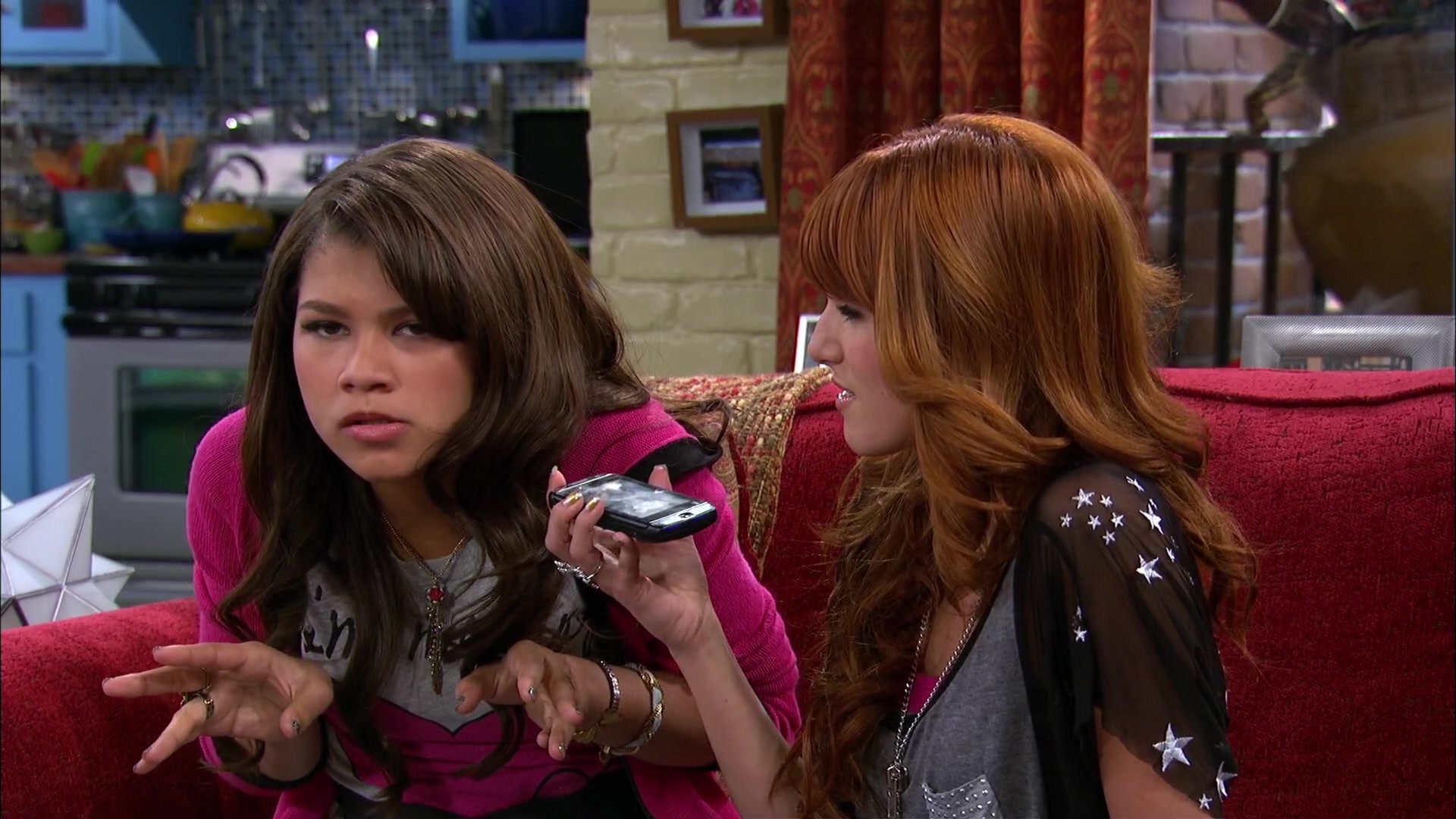 Shake_It_Up_S02E06_Review_It_Up_1080p_BTD_002287.jpg Shake_It_Up_S02E06_Review_It_Up_1080p_BTD_002287.jpg