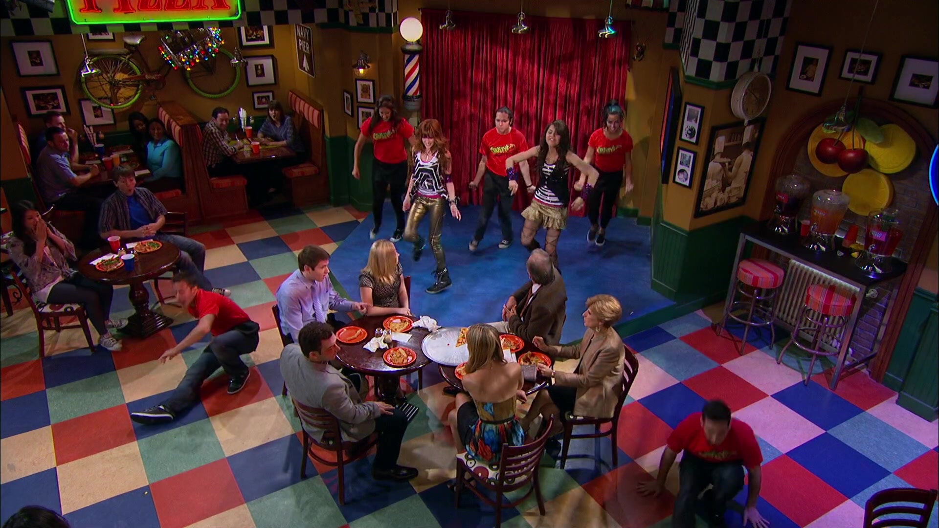 Shake_It_Up_S02E06_Review_It_Up_1080p_BTD_002668.jpg Shake_It_Up_S02E06_Review_It_Up_1080p_BTD_002668.jpg