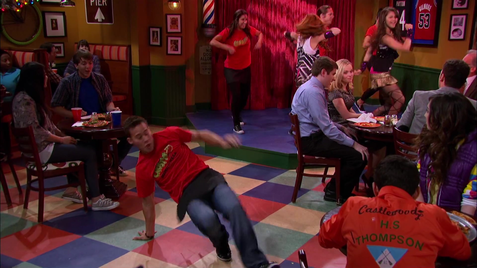 Shake_It_Up_S02E06_Review_It_Up_1080p_BTD_002670.jpg