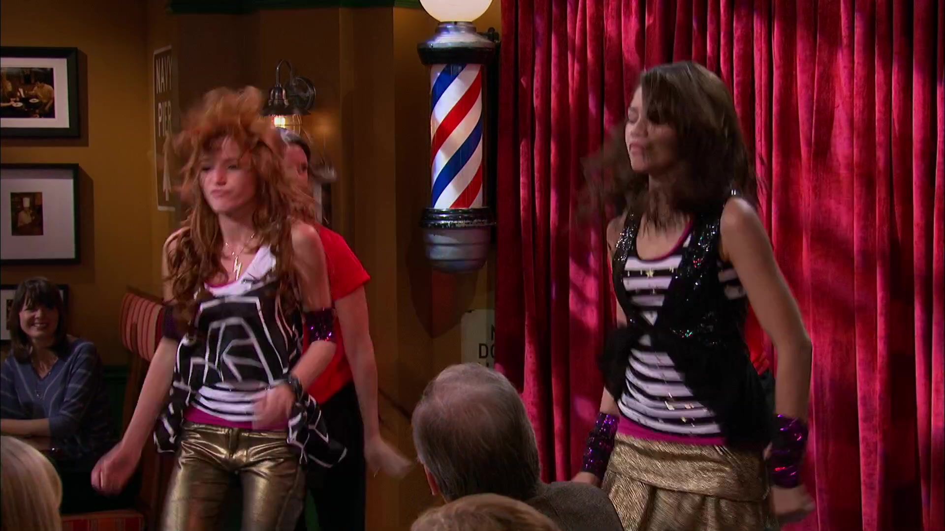 Shake_It_Up_S02E06_Review_It_Up_1080p_BTD_002686.jpg