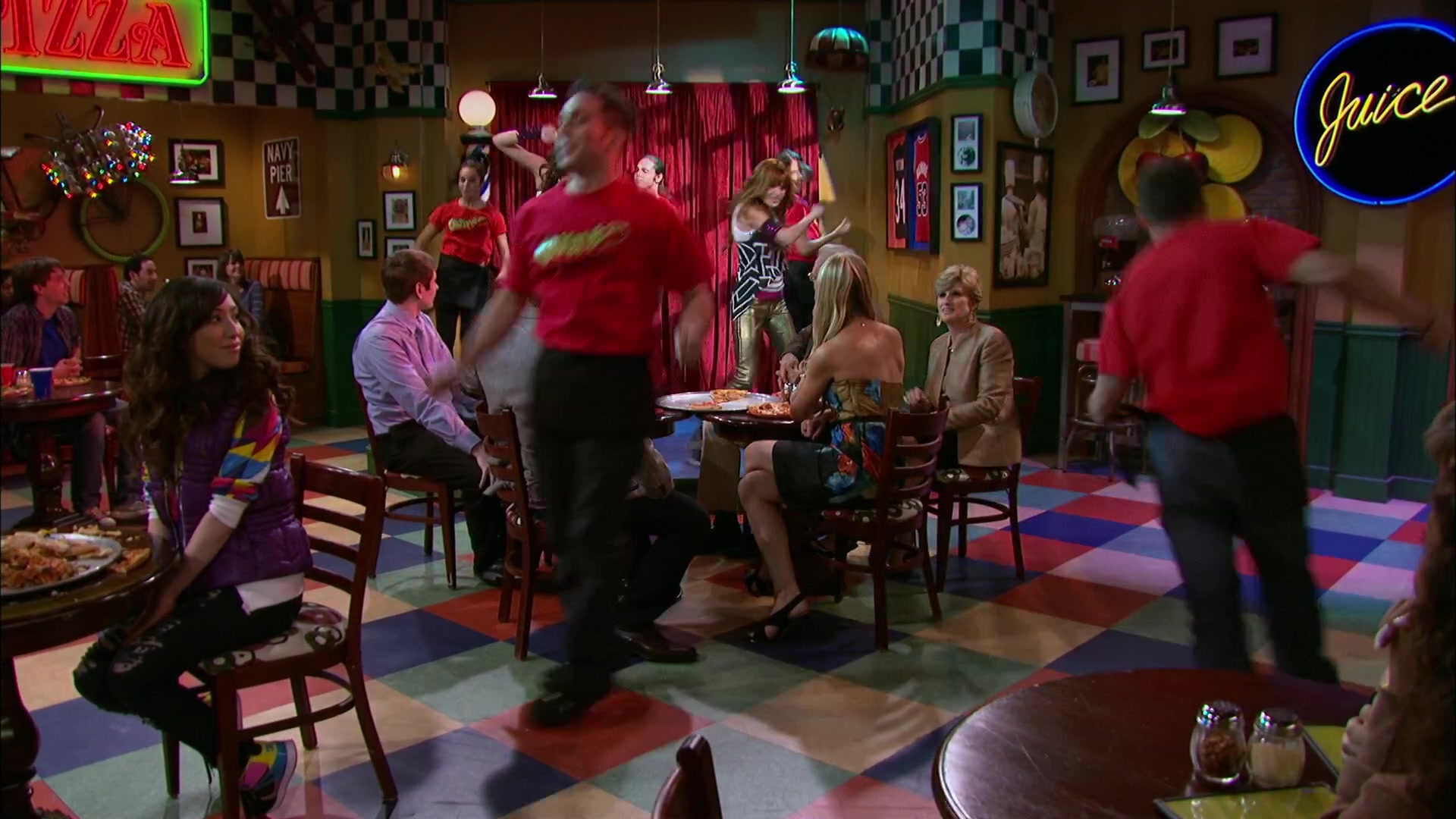 Shake_It_Up_S02E06_Review_It_Up_1080p_BTD_002692.jpg Shake_It_Up_S02E06_Review_It_Up_1080p_BTD_002692.jpg