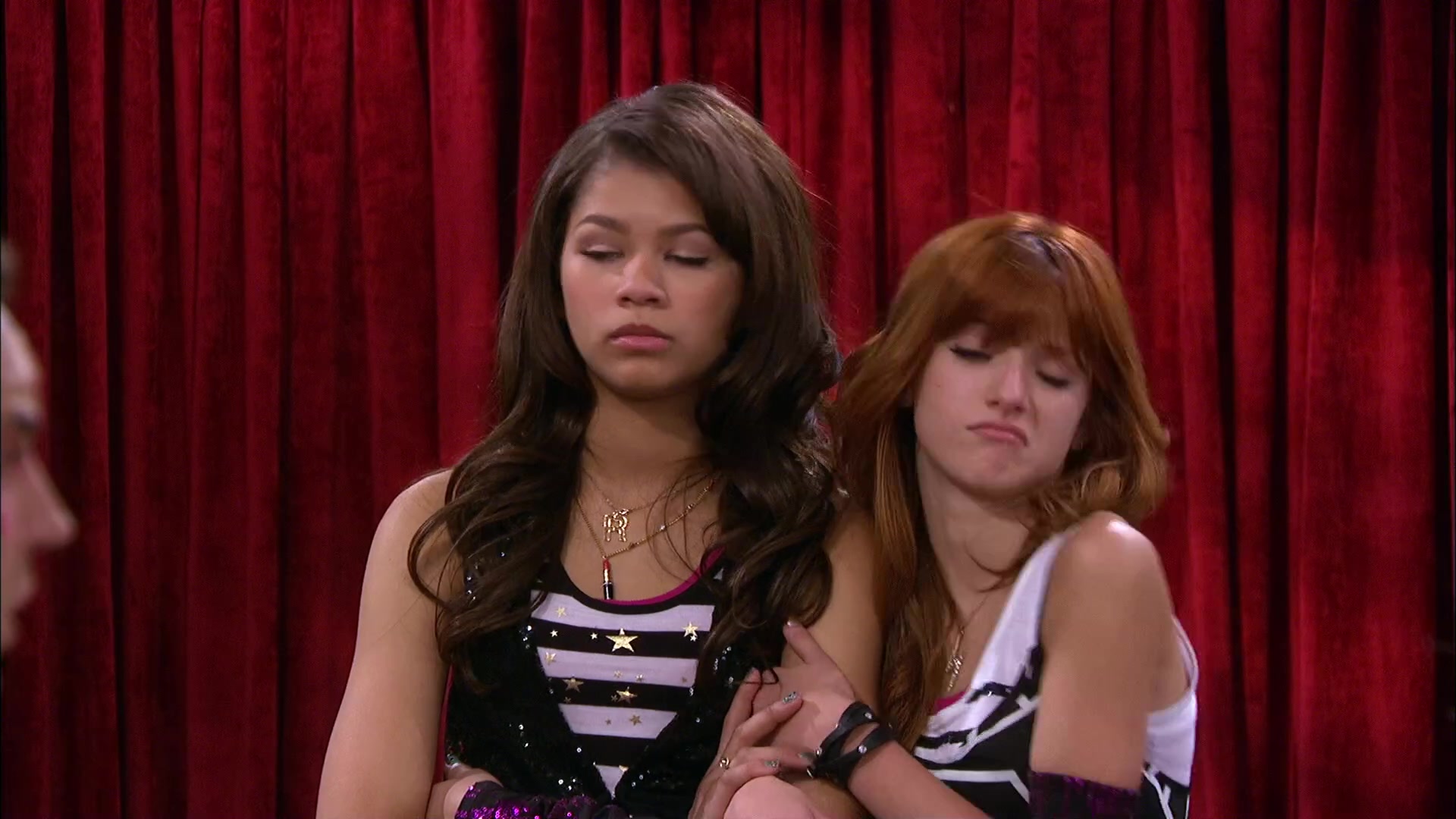 Shake_It_Up_S02E06_Review_It_Up_1080p_BTD_002769.jpg