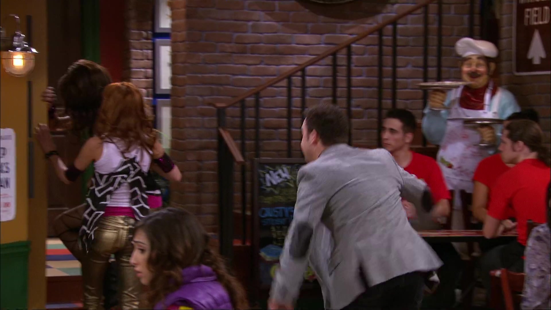 Shake_It_Up_S02E06_Review_It_Up_1080p_BTD_002811.jpg Shake_It_Up_S02E06_Review_It_Up_1080p_BTD_002811.jpg