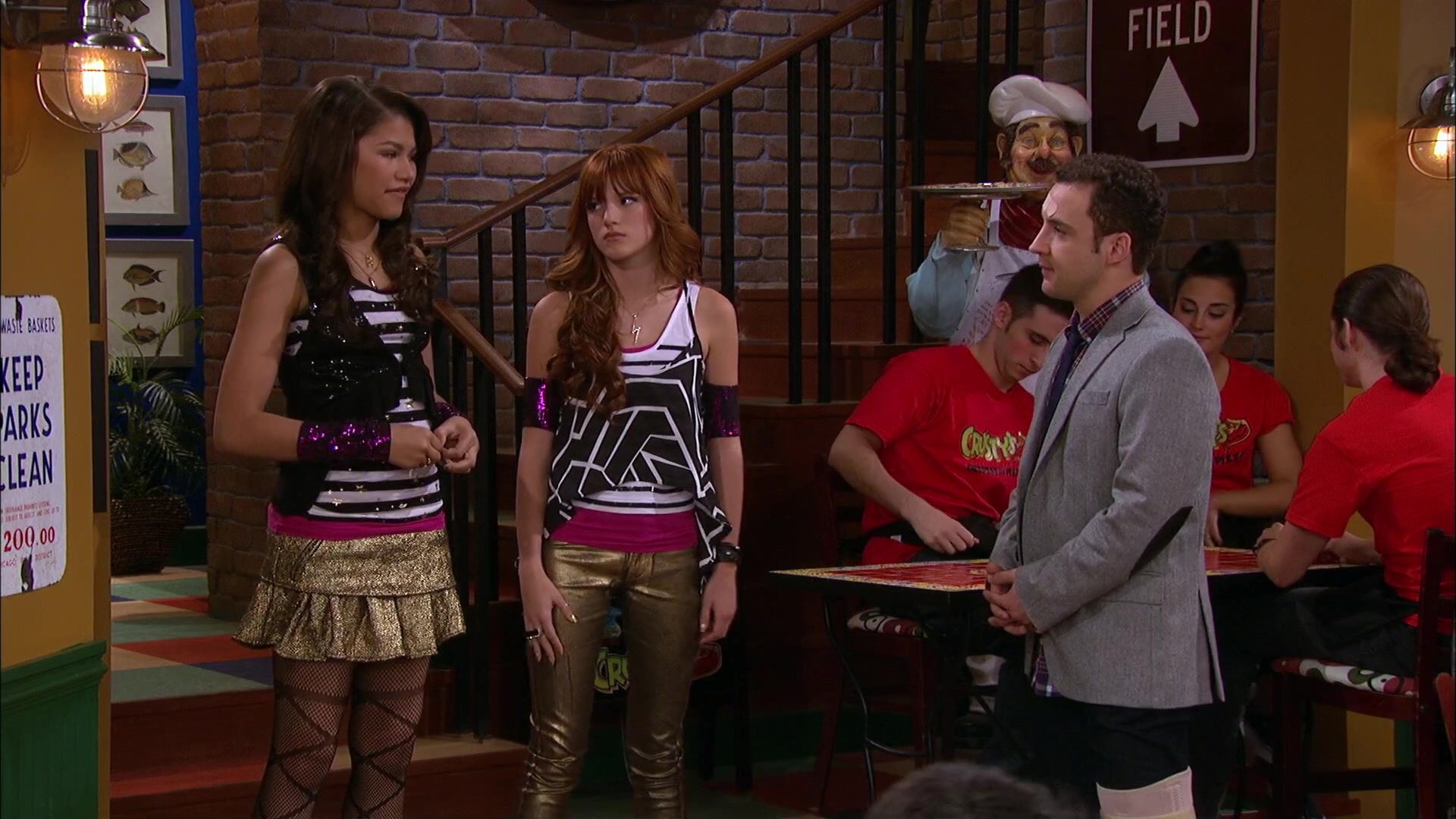 Shake_It_Up_S02E06_Review_It_Up_1080p_BTD_002919.jpg Shake_It_Up_S02E06_Review_It_Up_1080p_BTD_002919.jpg