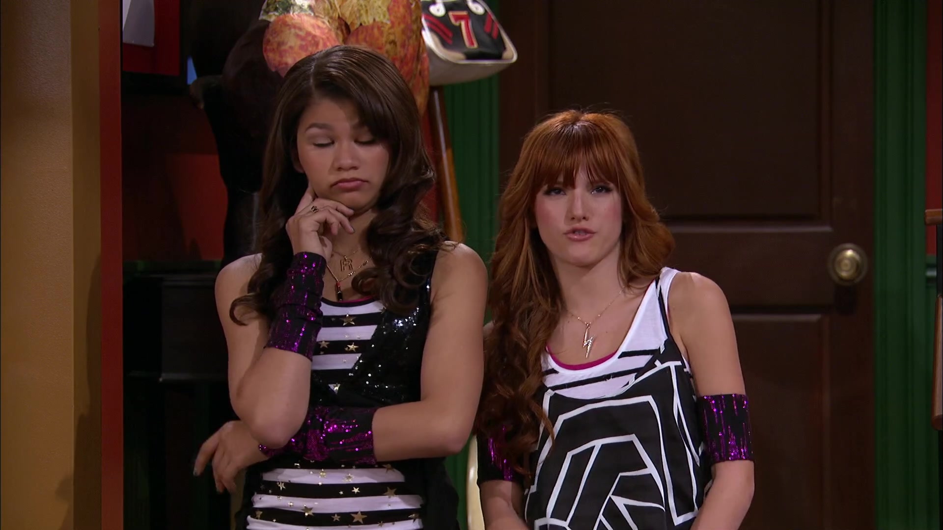 Shake_It_Up_S02E06_Review_It_Up_1080p_BTD_003007.jpg